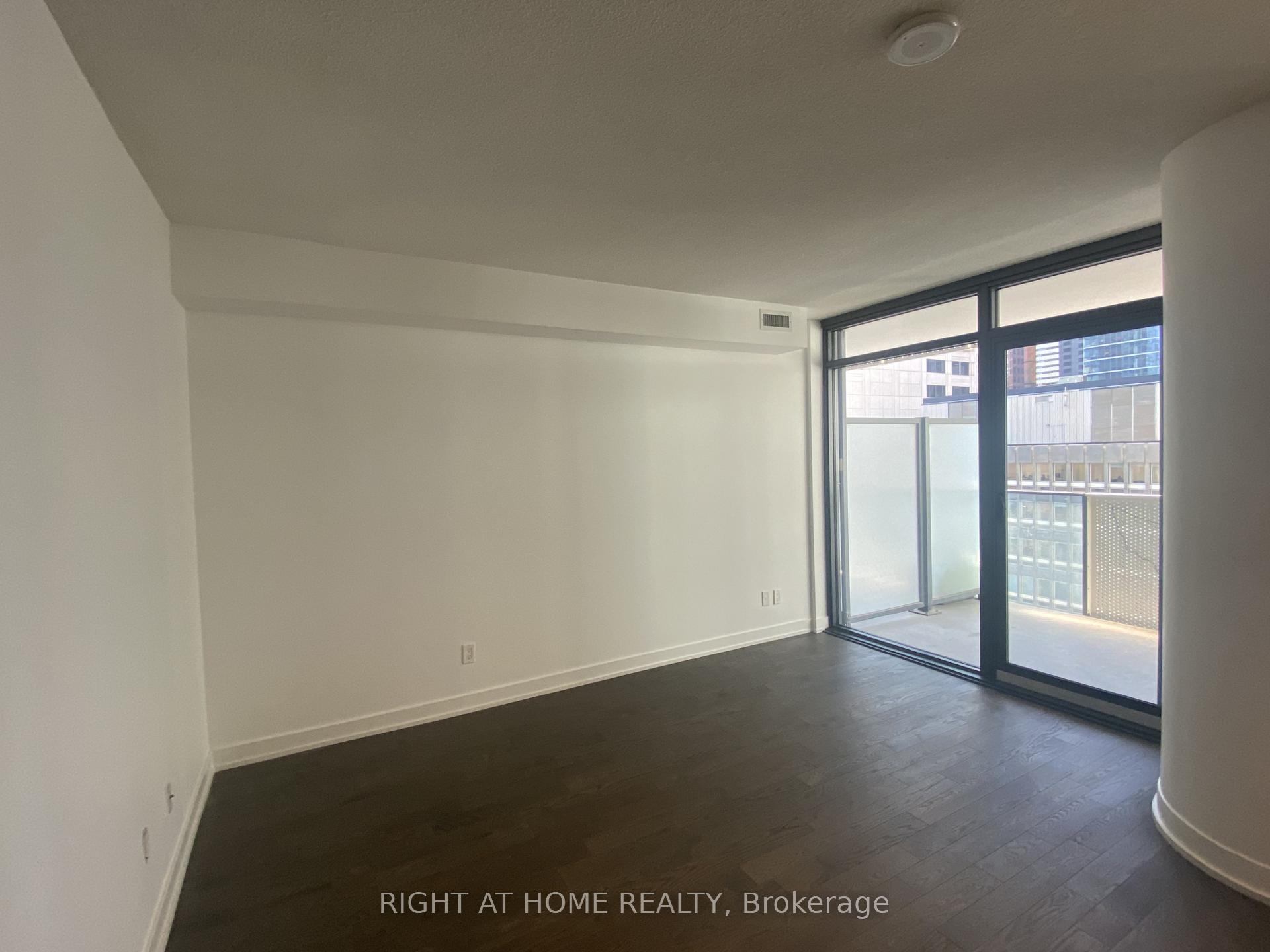 Photo 3 of Unit 6, 25 Richmond Street E, Toronto, Church-Yonge Corridor — HOMEH