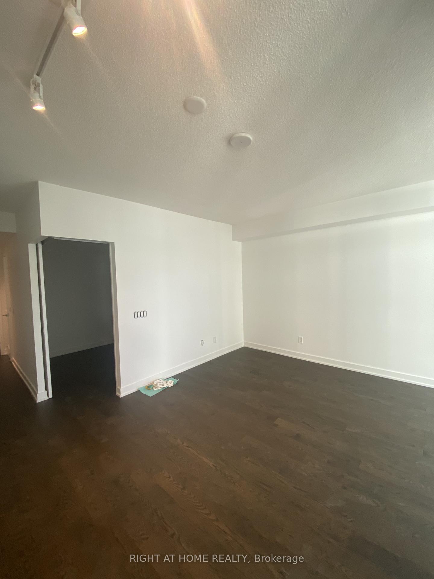 Photo 4 of Unit 6, 25 Richmond Street E, Toronto, Church-Yonge Corridor — HOMEH