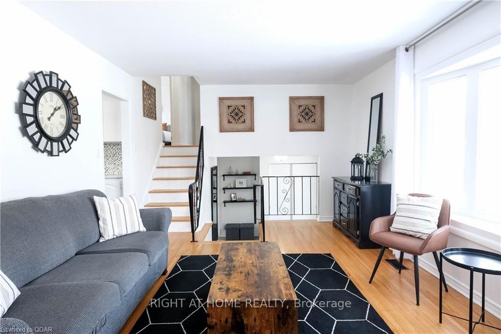 Photo 5 of 12 Westmount Drive, Belleville, Belleville Ward — HOMEH