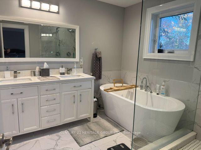 Photo 15 of 229 Maxwell Street, North York, Bathurst Manor — HOMEH