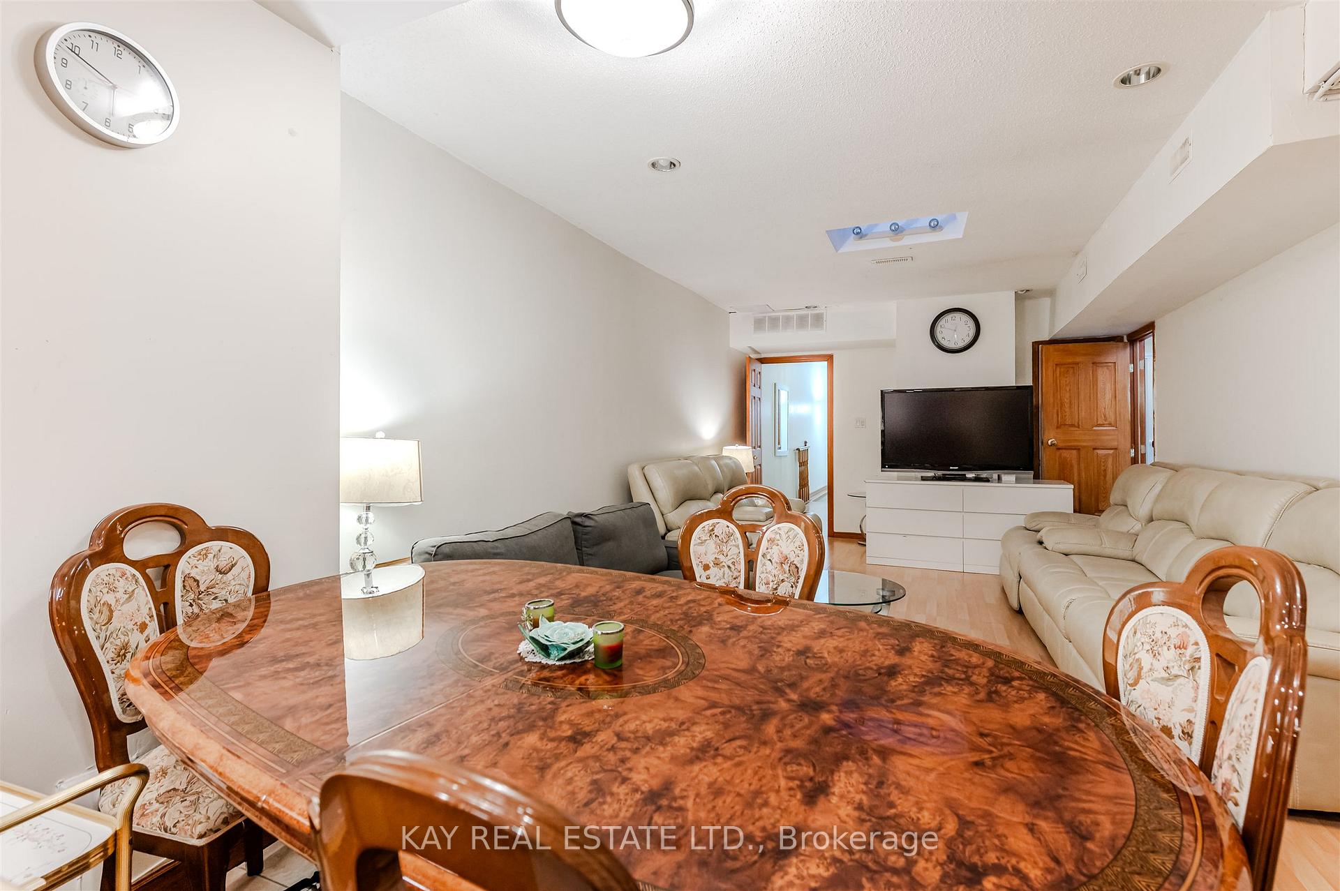 Photo 3 of 1394 Gerrard Street E, Toronto, Greenwood-Coxwell — HOMEH
