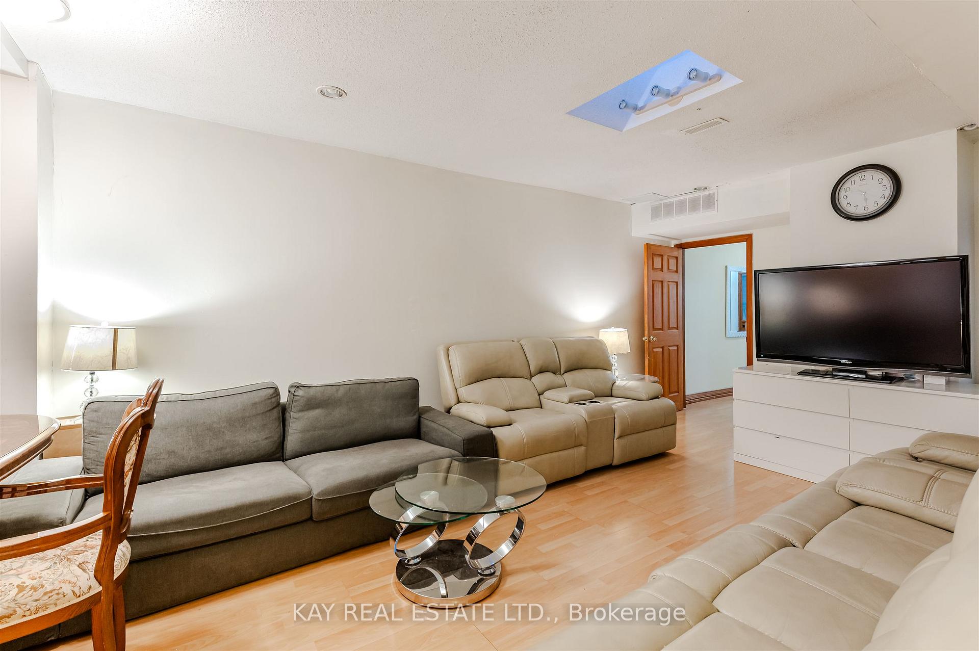 Photo 5 of 1394 Gerrard Street E, Toronto, Greenwood-Coxwell — HOMEH