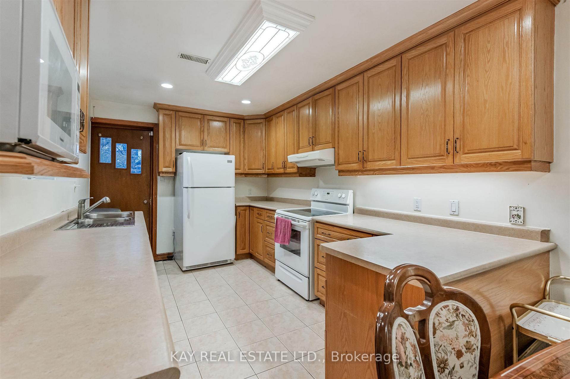 Photo 6 of 1394 Gerrard Street E, Toronto, Greenwood-Coxwell — HOMEH