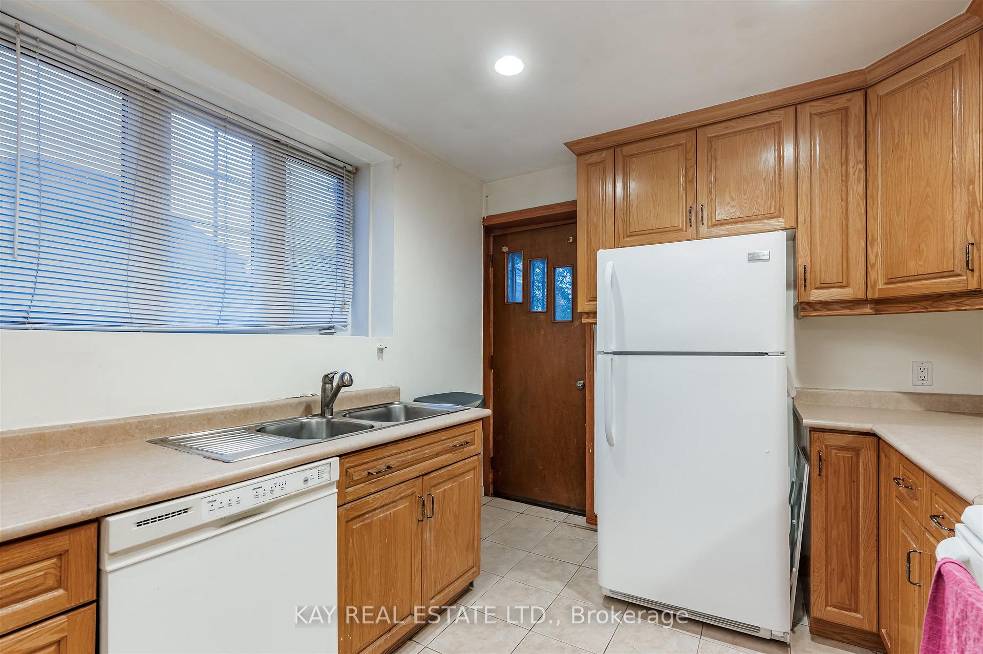 Photo 7 of 1394 Gerrard Street E, Toronto, Greenwood-Coxwell — HOMEH