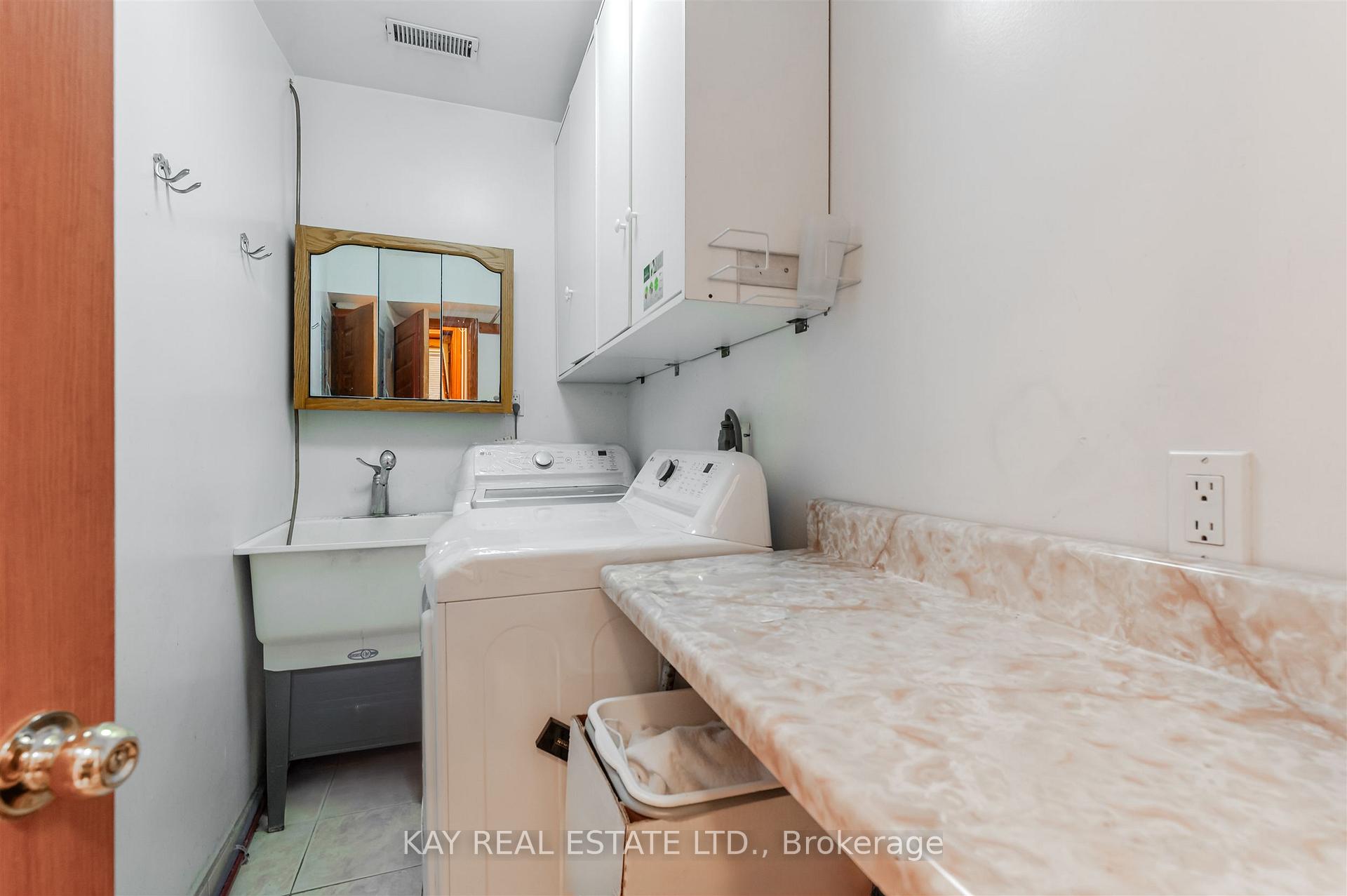 Photo 17 of 1394 Gerrard Street E, Toronto, Greenwood-Coxwell — HOMEH