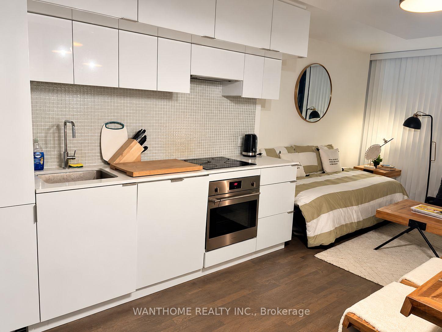 Photo 4 of Unit 1710, 185 Roehampton Avenue S, Toronto, Mount Pleasant West — HOMEH