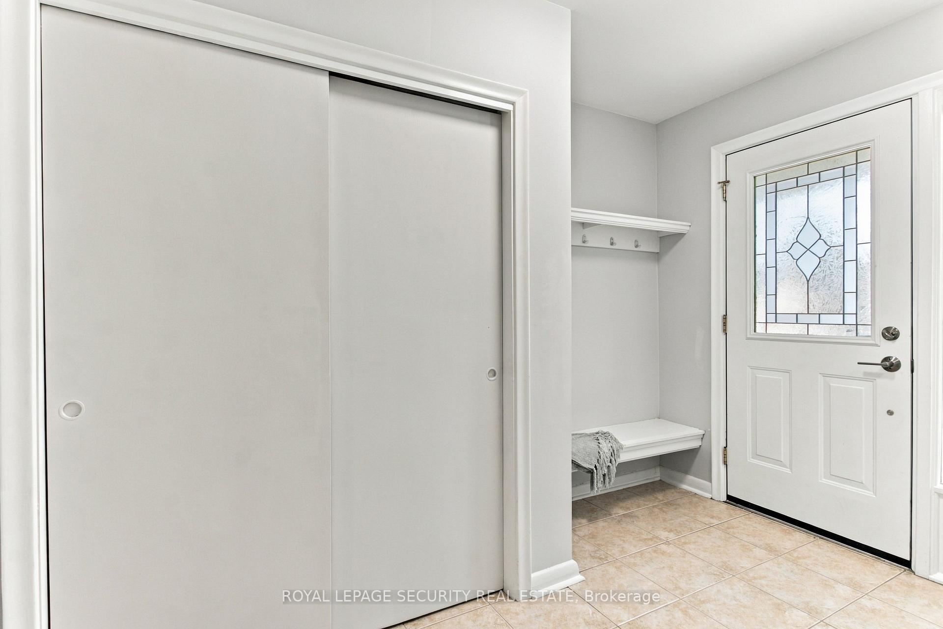 Photo 2 of 6 Tewsely Place, Etobicoke, Willowridge-Martingrove-Richview — HOMEH