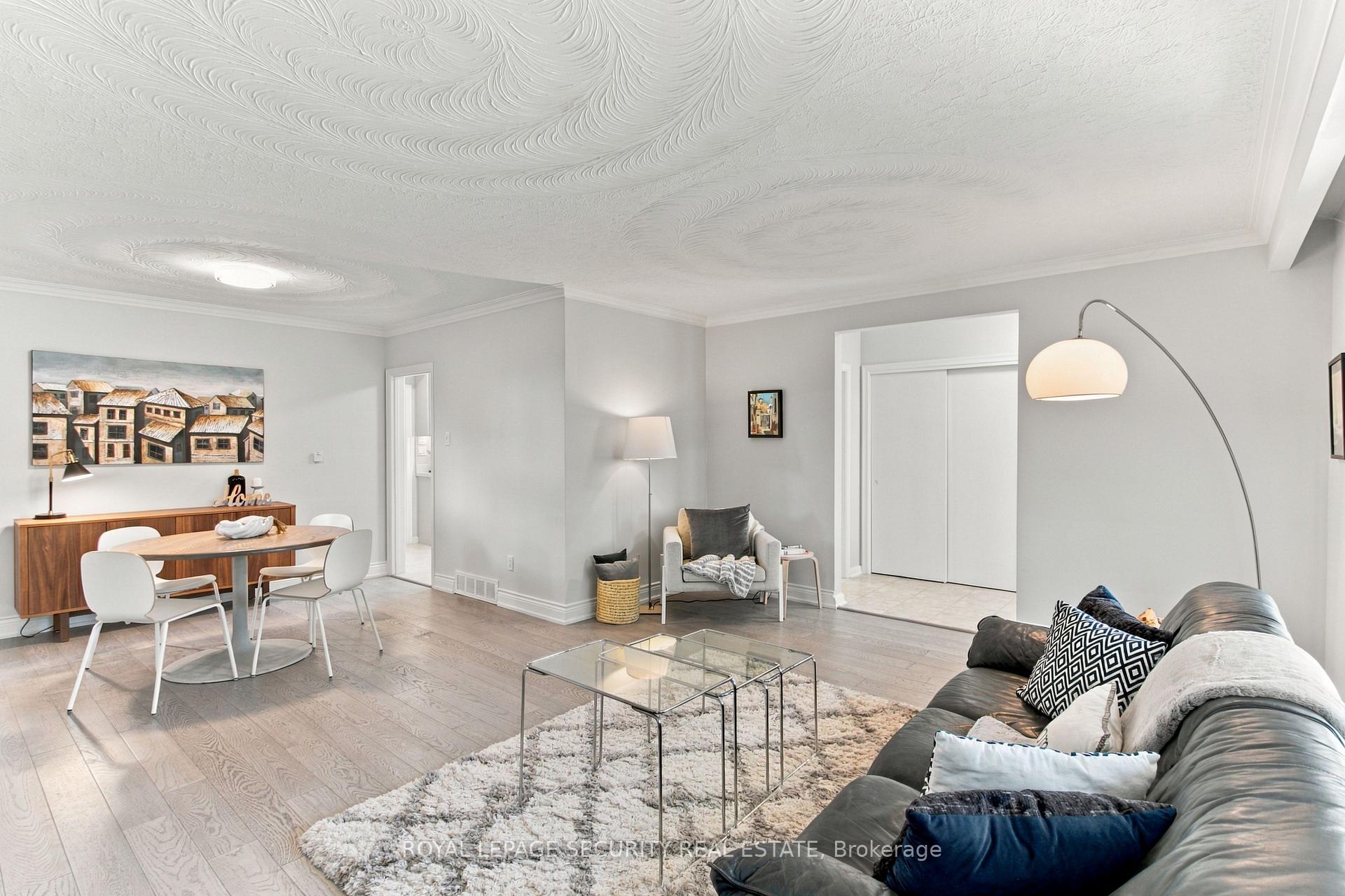 Photo 3 of 6 Tewsely Place, Etobicoke, Willowridge-Martingrove-Richview — HOMEH
