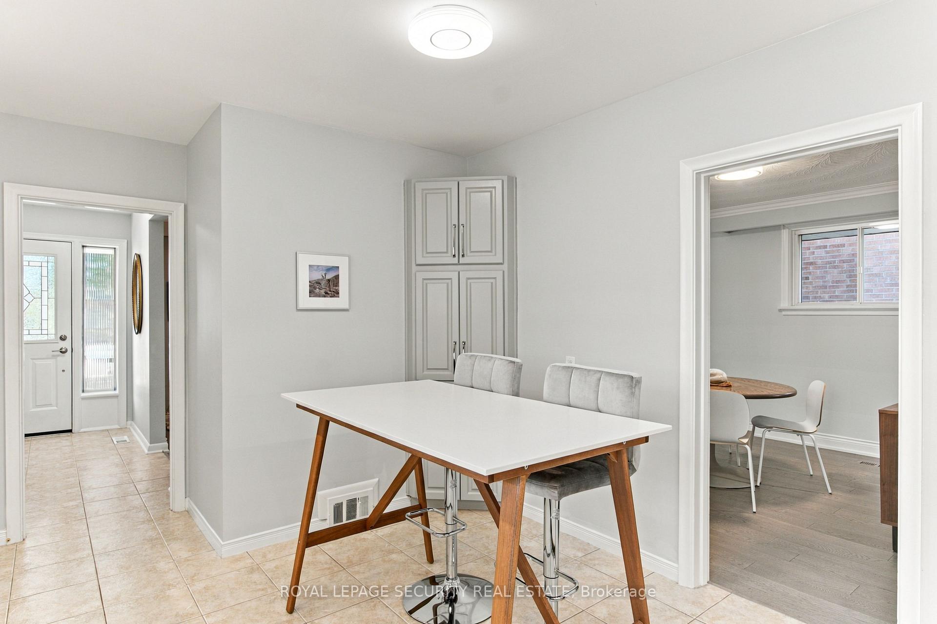 Photo 13 of 6 Tewsely Place, Etobicoke, Willowridge-Martingrove-Richview — HOMEH