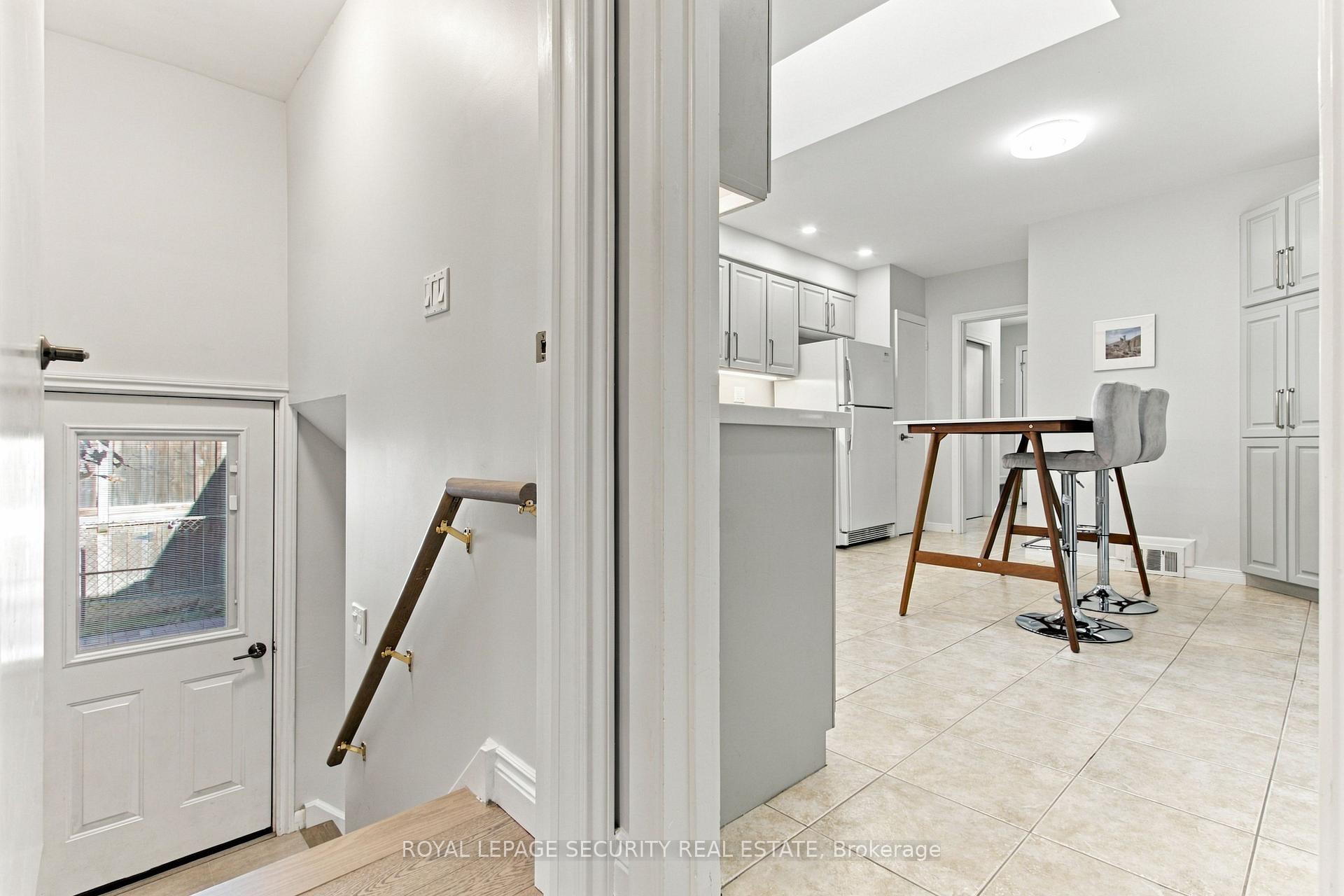 Photo 14 of 6 Tewsely Place, Etobicoke, Willowridge-Martingrove-Richview — HOMEH