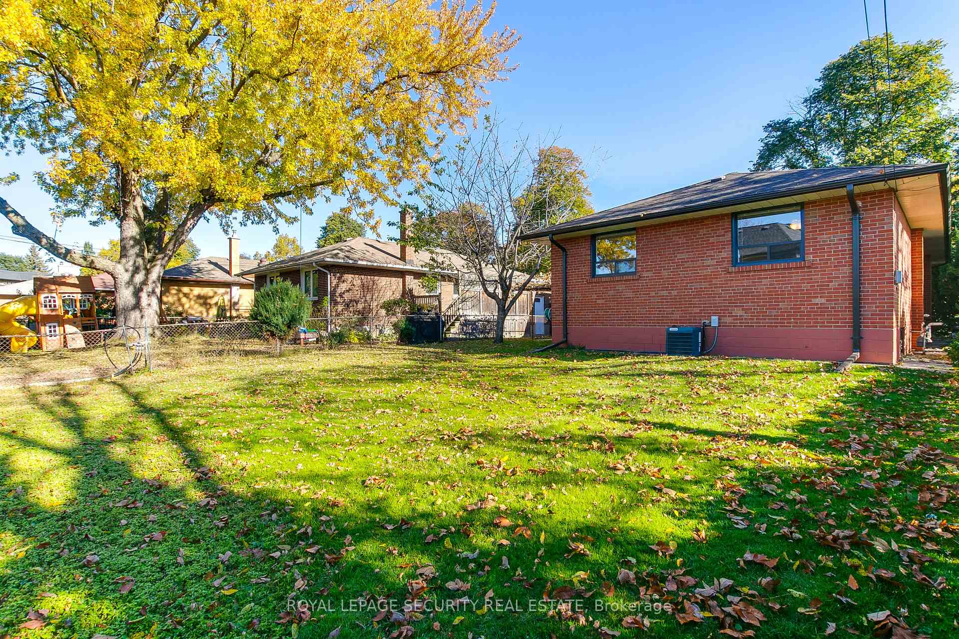 Photo 33 of 6 Tewsely Place, Etobicoke, Willowridge-Martingrove-Richview — HOMEH