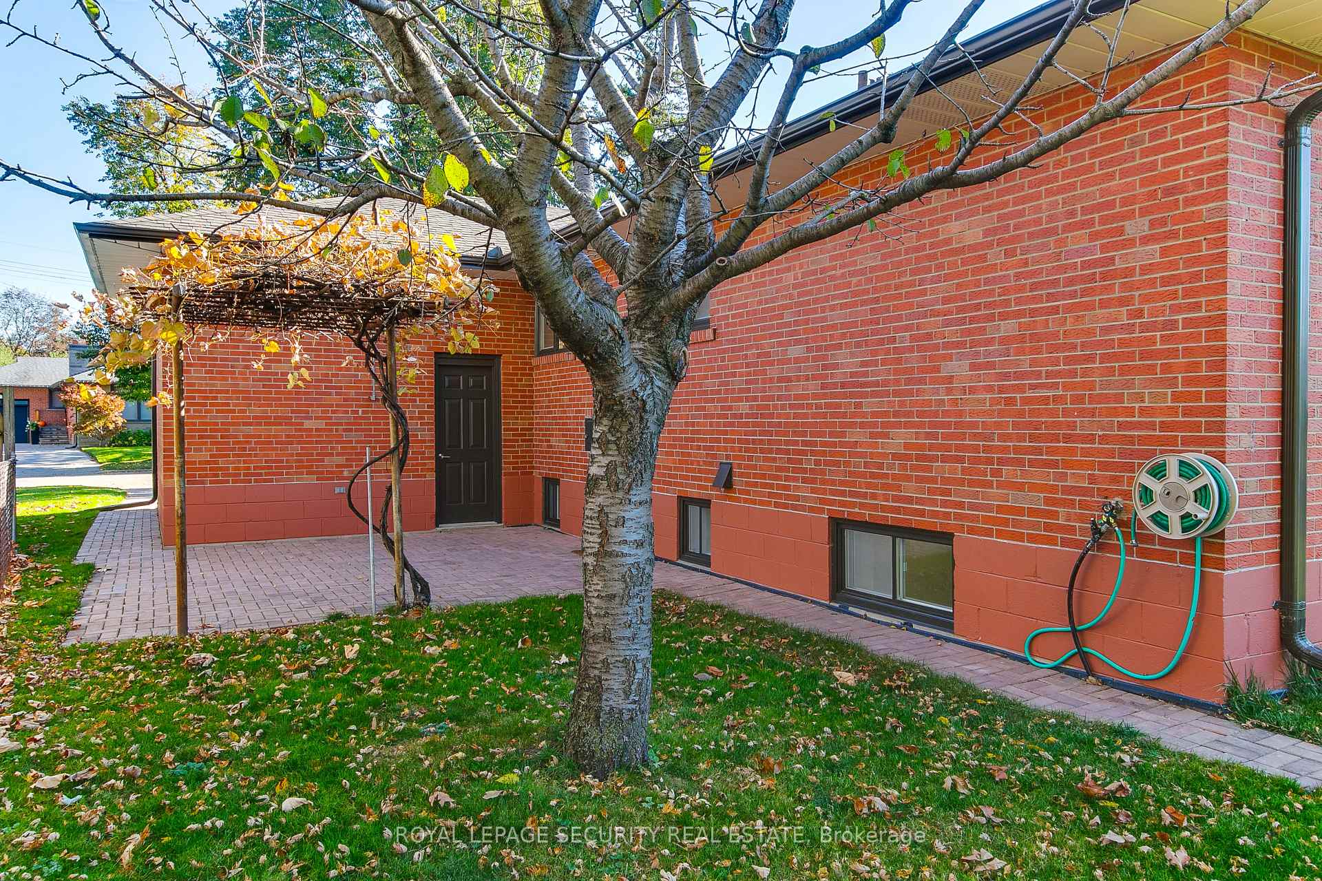 Photo 34 of 6 Tewsely Place, Etobicoke, Willowridge-Martingrove-Richview — HOMEH