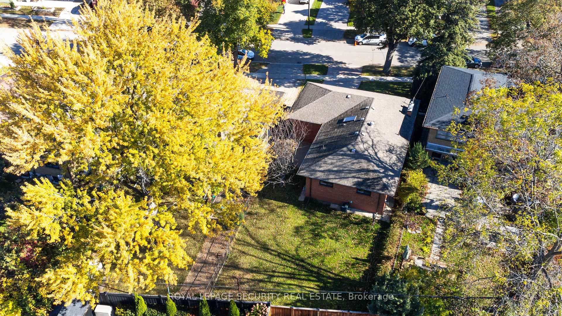 Photo 35 of 6 Tewsely Place, Etobicoke, Willowridge-Martingrove-Richview — HOMEH