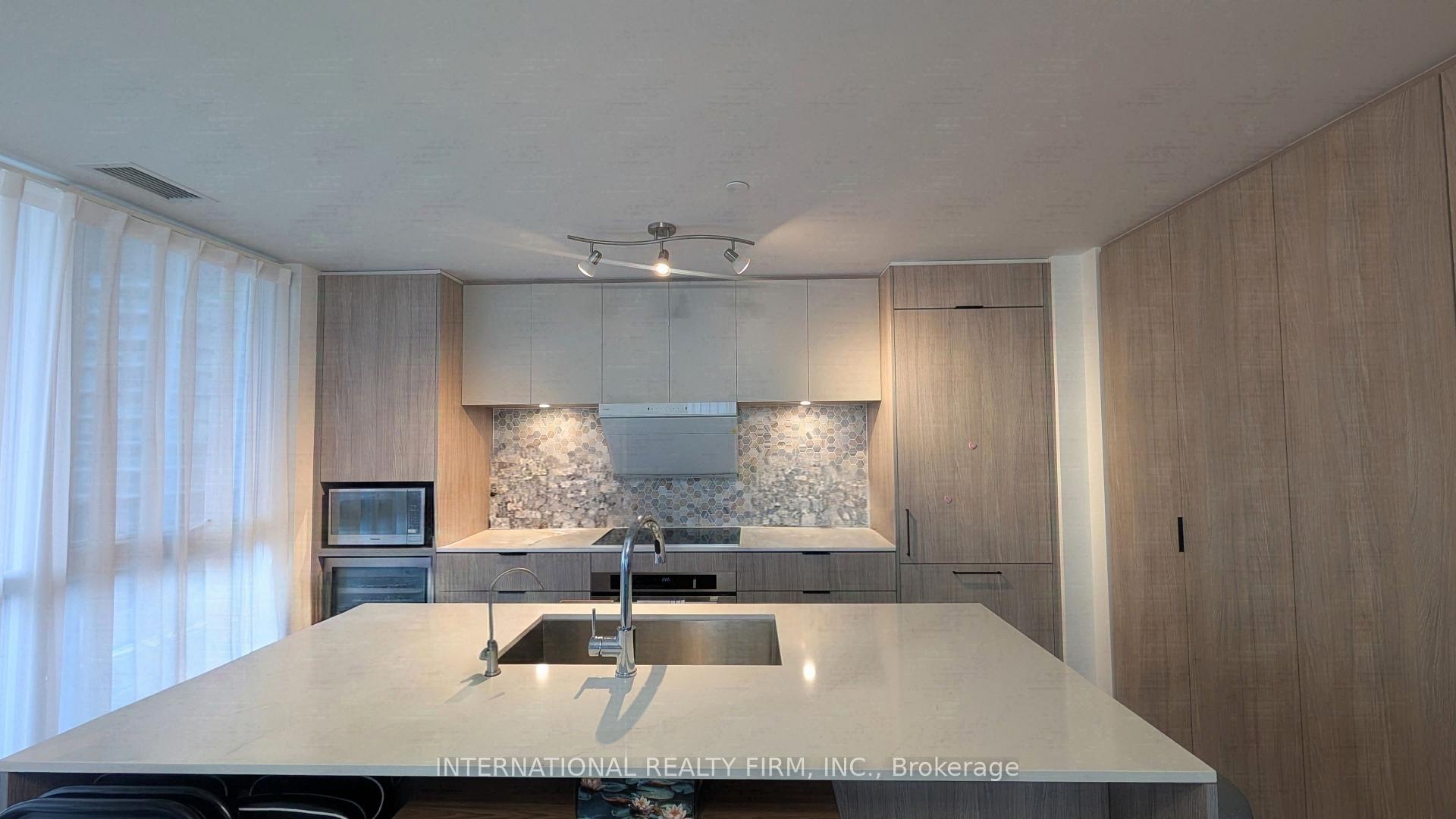 Photo 5 of Unit 809, 65 Annie Craig Drive, Etobicoke, Mimico — HOMEH