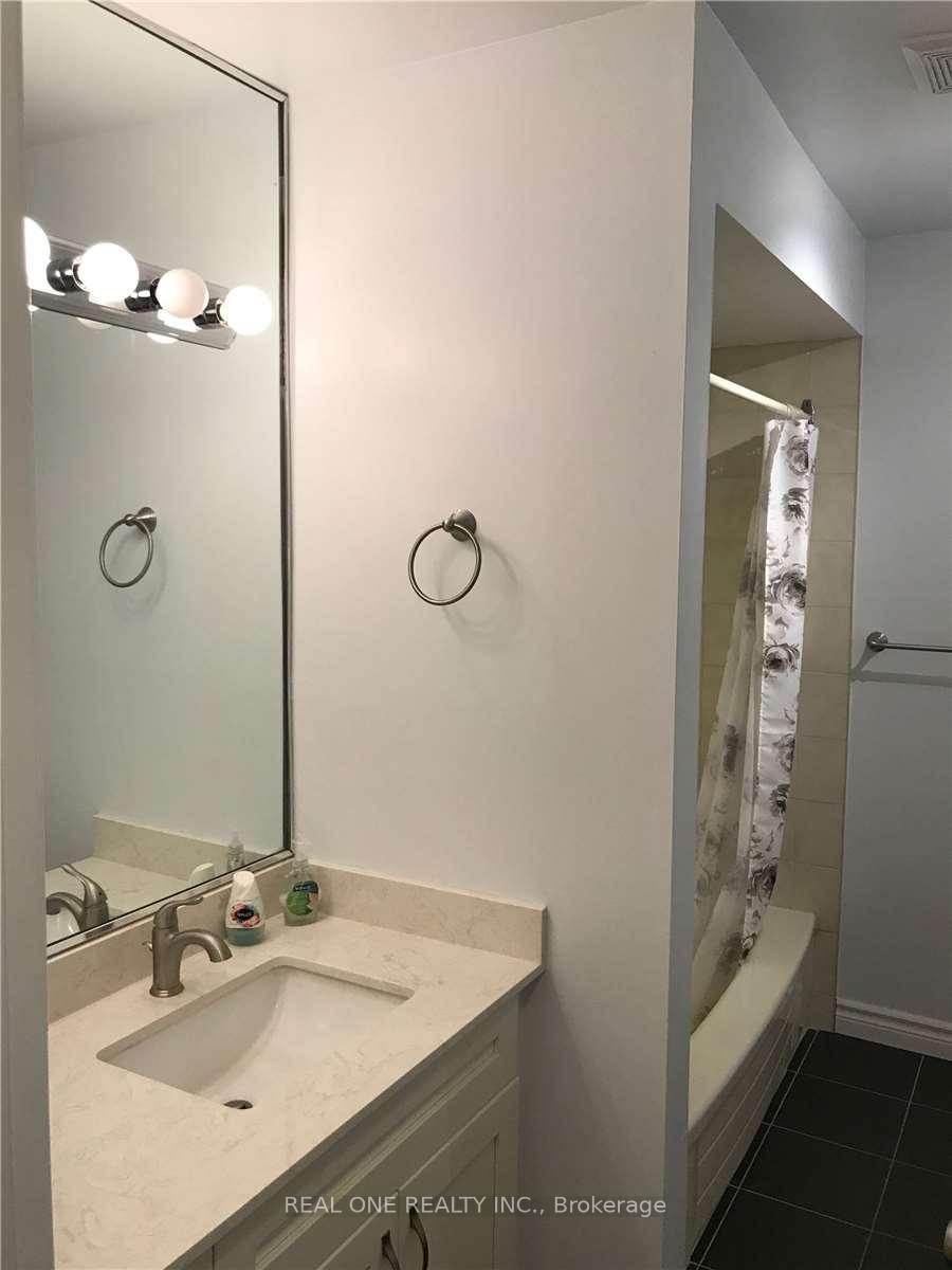 Photo 15 of 124 Angus Drive, North York, Don Valley Village — HOMEH