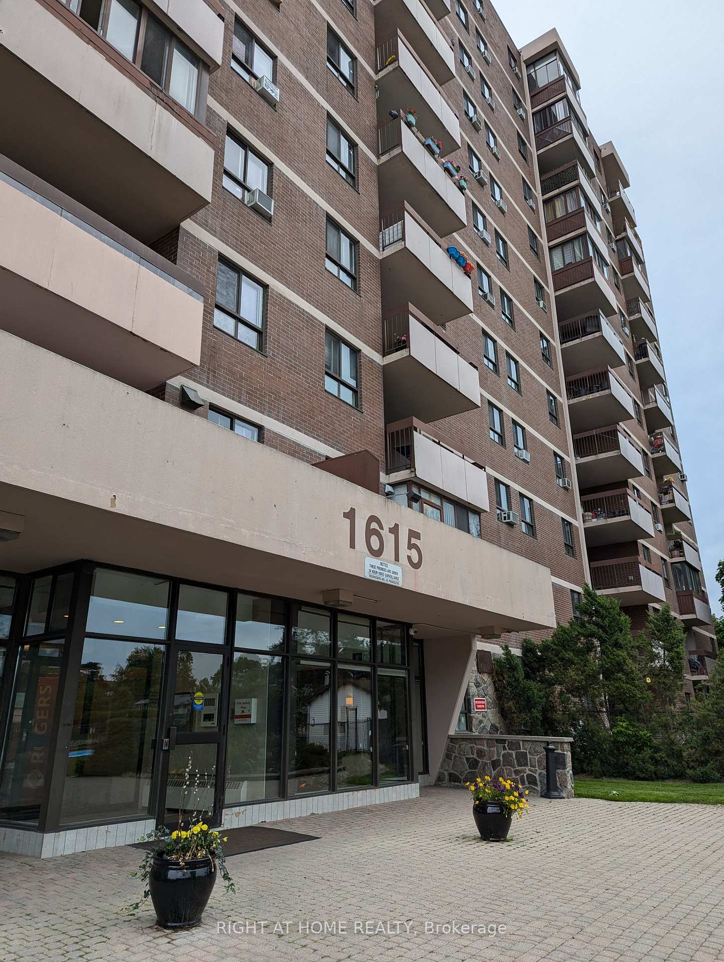 Photo of Unit 708, 1615 Bloor Street N