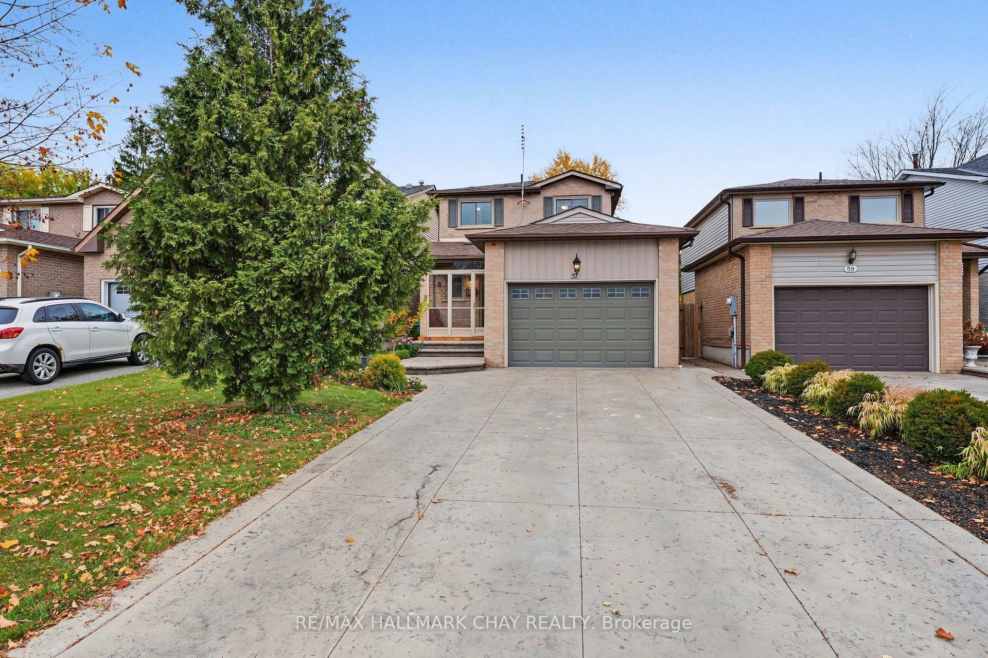 Photo 2 of 57 Newbridge Crescent, Brampton, Westgate — HOMEH