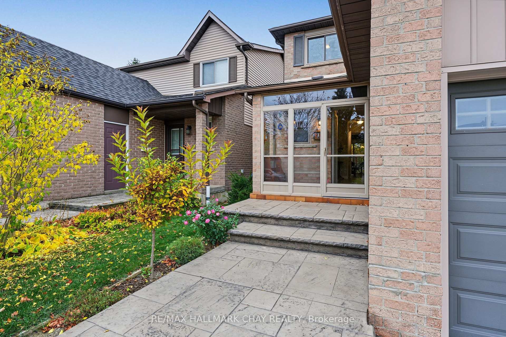 Photo 3 of 57 Newbridge Crescent, Brampton, Westgate — HOMEH