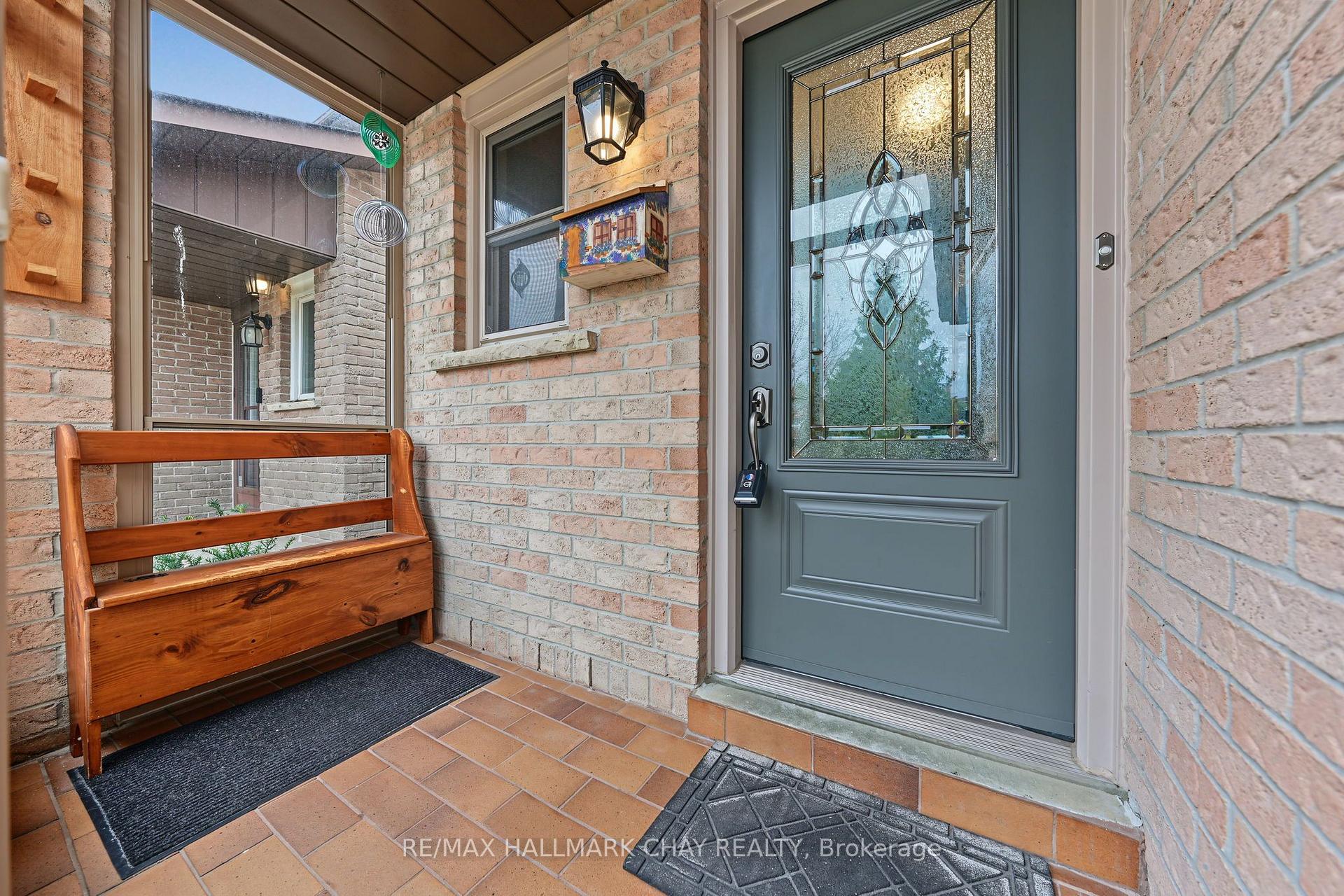 Photo 4 of 57 Newbridge Crescent, Brampton, Westgate — HOMEH