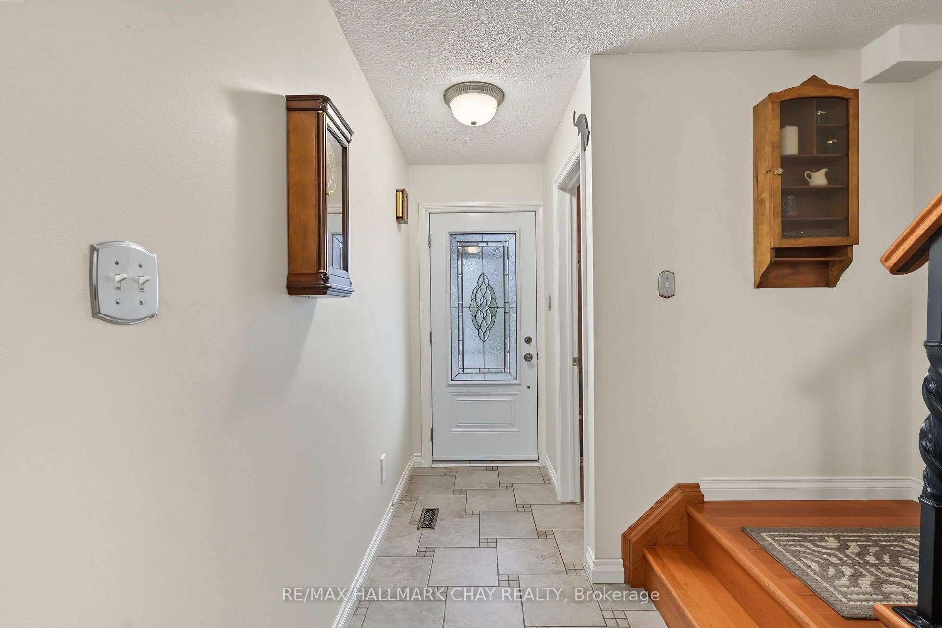 Photo 5 of 57 Newbridge Crescent, Brampton, Westgate — HOMEH