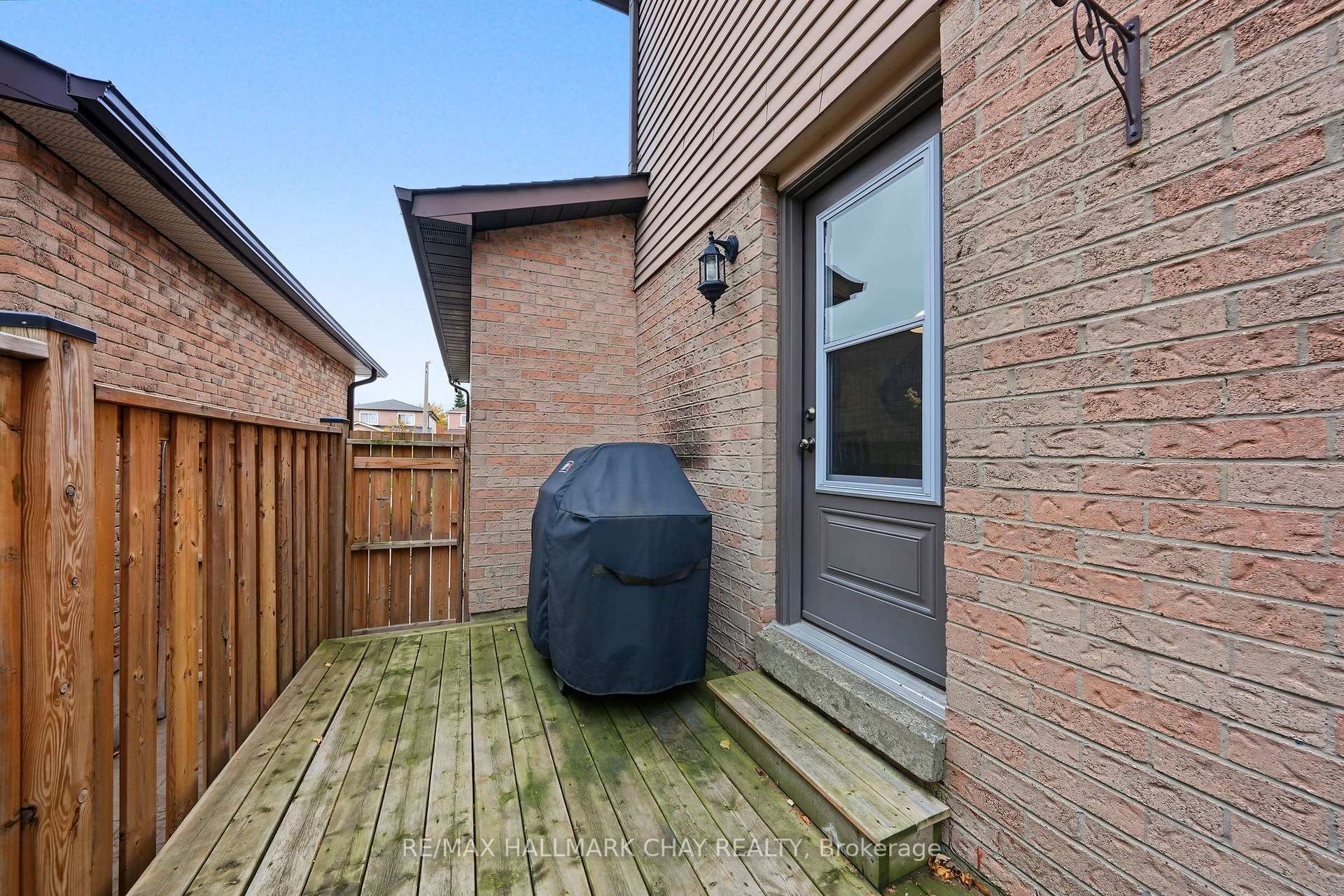 Photo 11 of 57 Newbridge Crescent, Brampton, Westgate — HOMEH