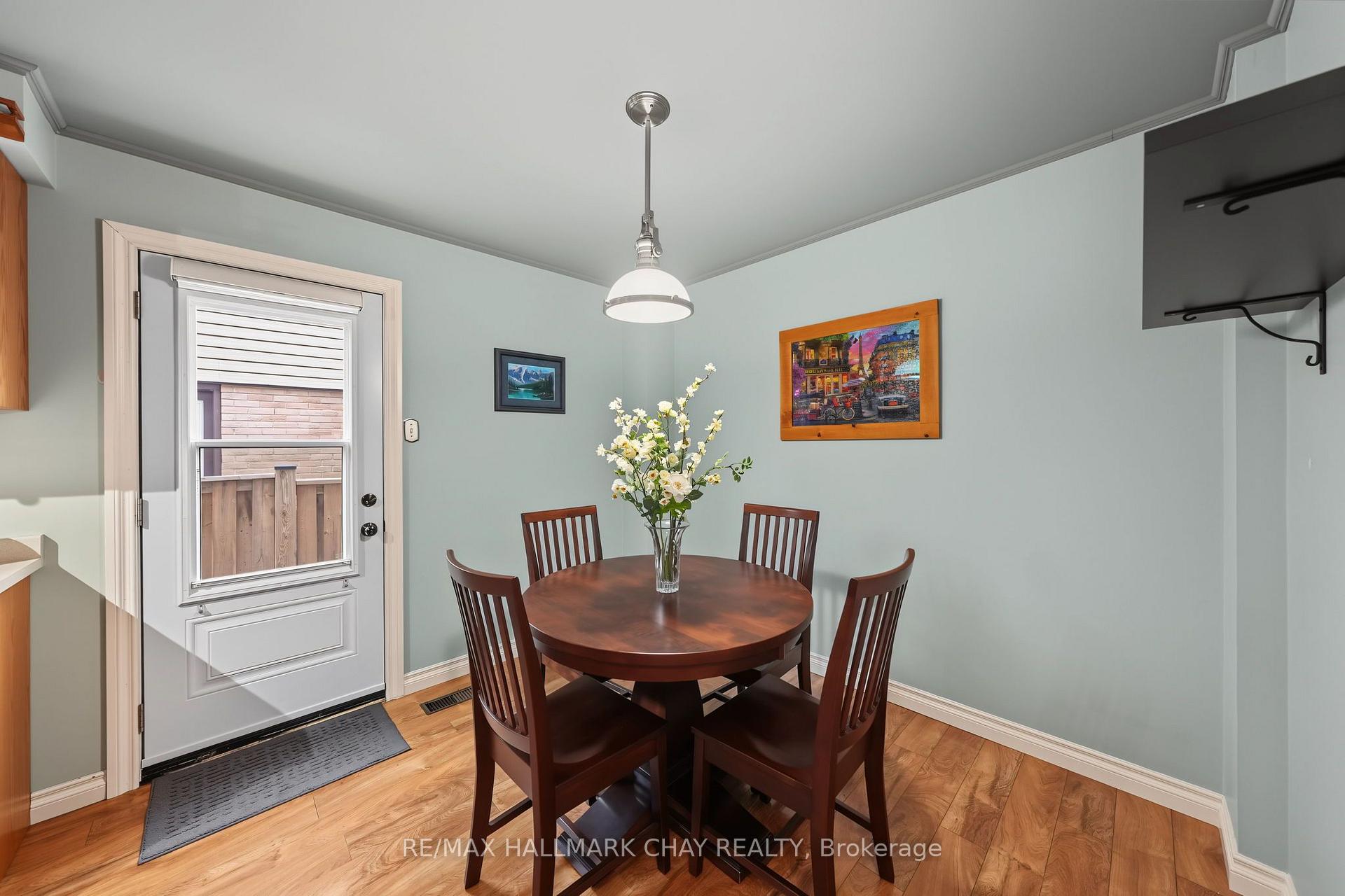 Photo 12 of 57 Newbridge Crescent, Brampton, Westgate — HOMEH