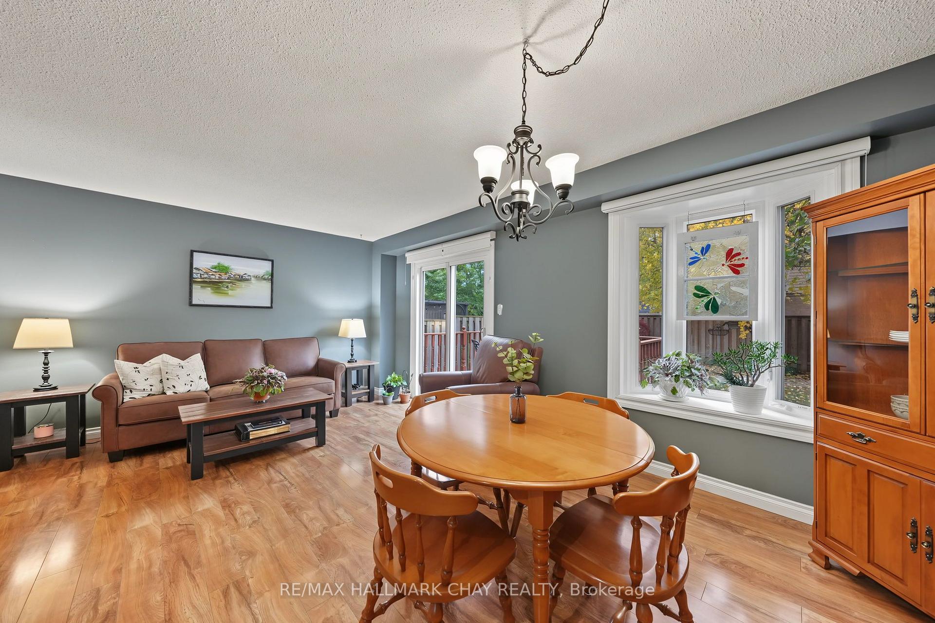 Photo 16 of 57 Newbridge Crescent, Brampton, Westgate — HOMEH