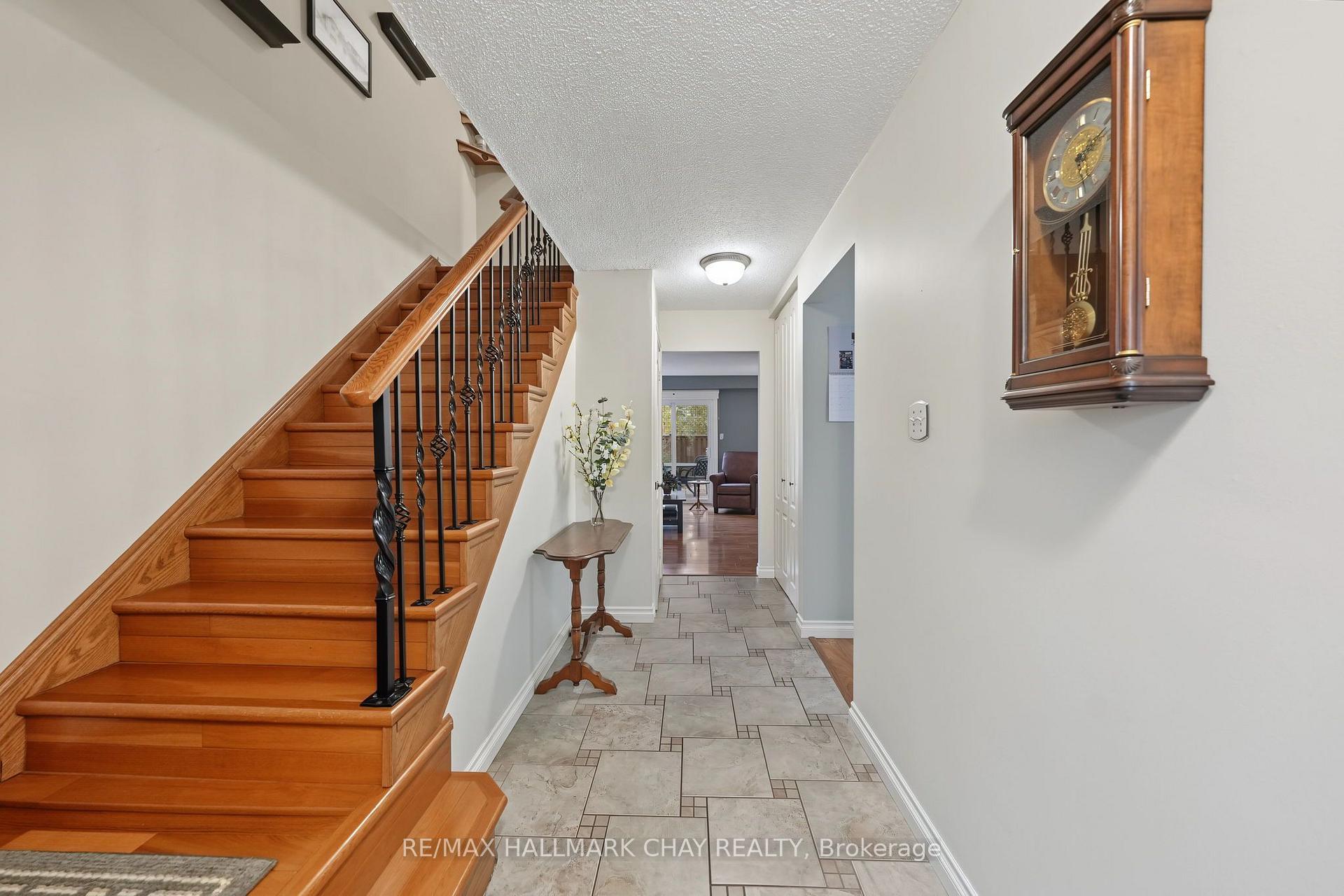 Photo 19 of 57 Newbridge Crescent, Brampton, Westgate — HOMEH
