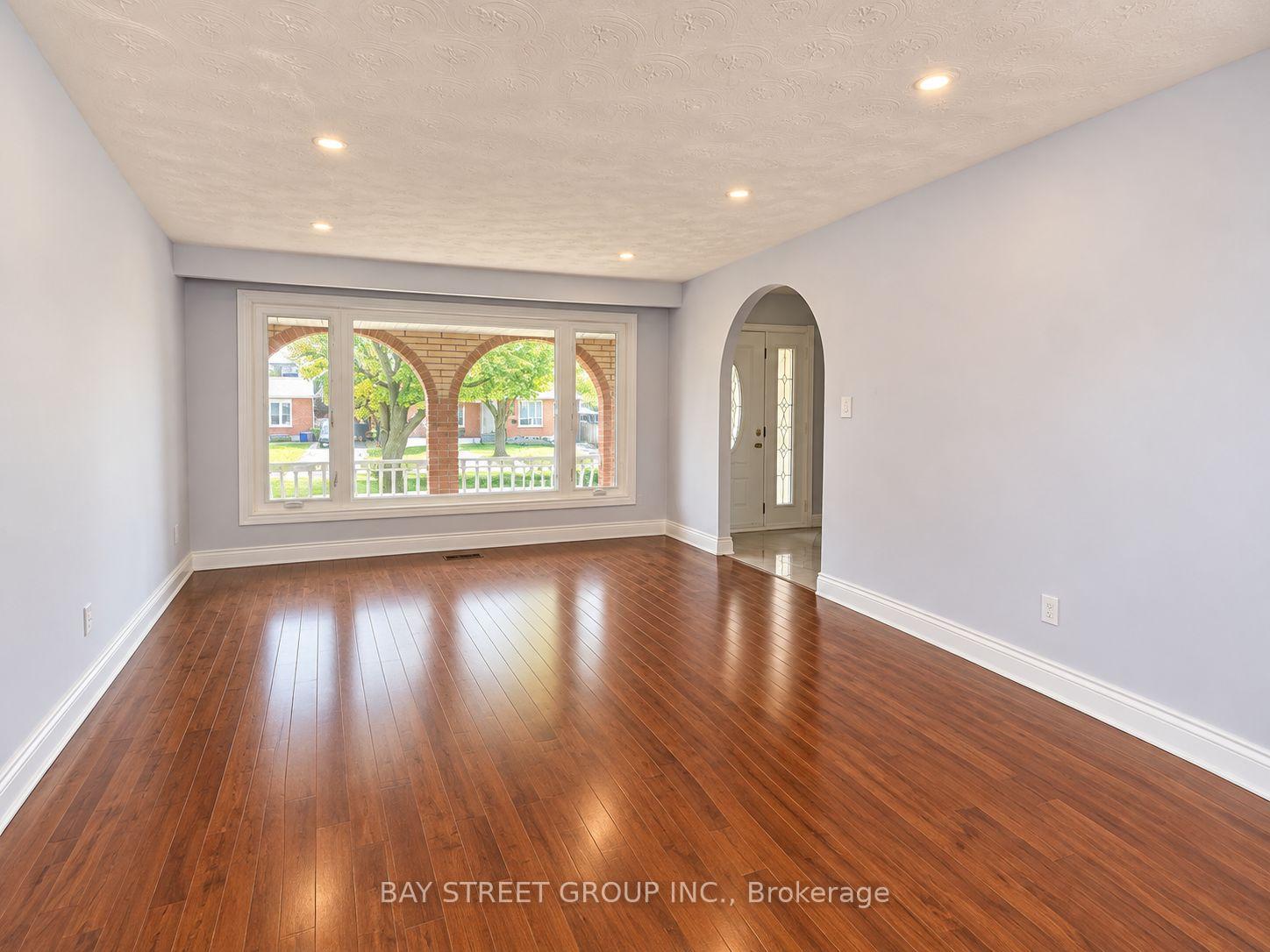 Photo 3 of Unit upper level, 237 Lawnhurst Court, Hamilton, Eleanor — HOMEH