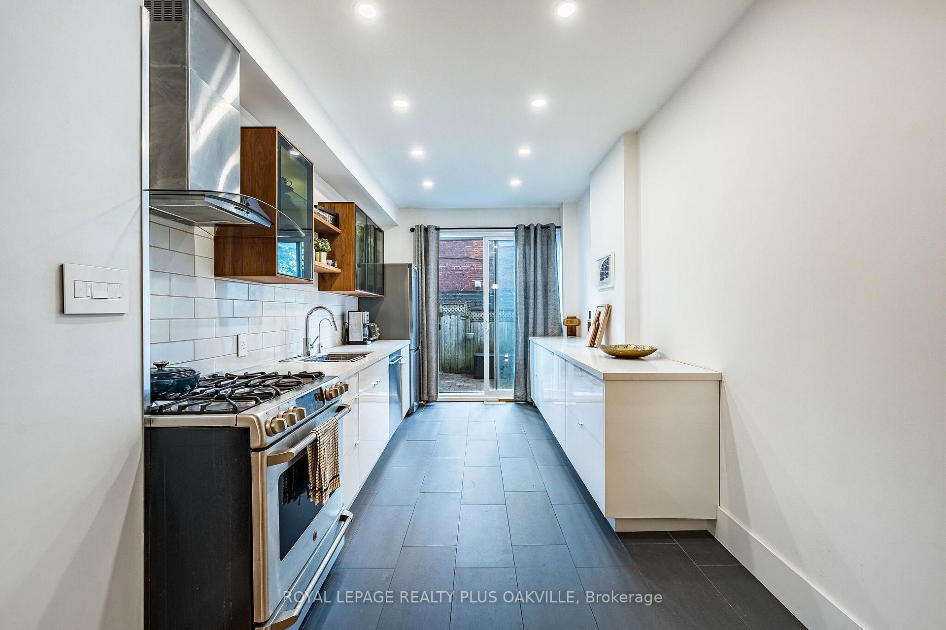 Photo 13 of 294 Logan Avenue, Toronto, South Riverdale — HOMEH