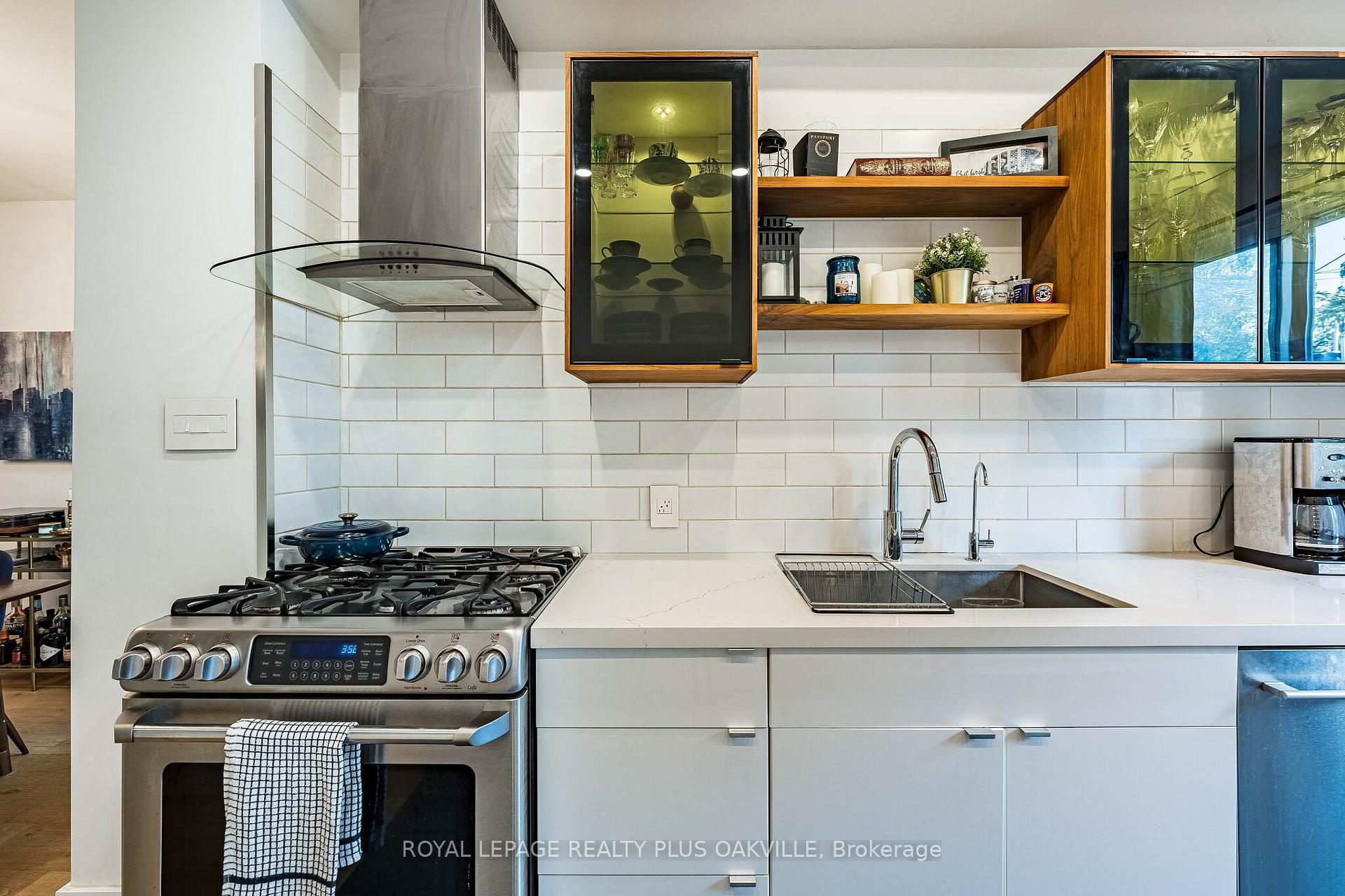 Photo 17 of 294 Logan Avenue, Toronto, South Riverdale — HOMEH