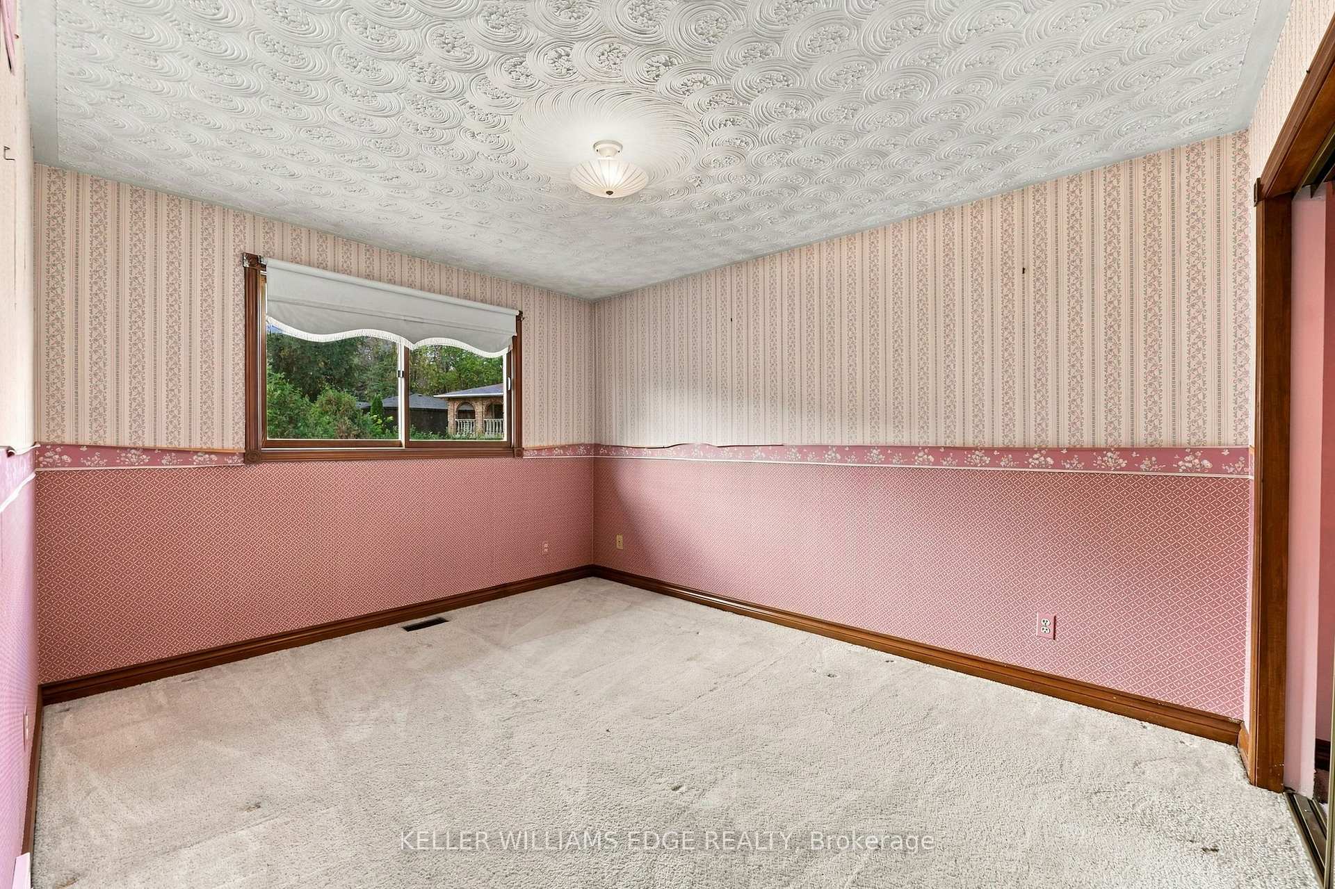 Photo 11 of 18 Midway Street, Hamilton, Stoney Creek — HOMEH