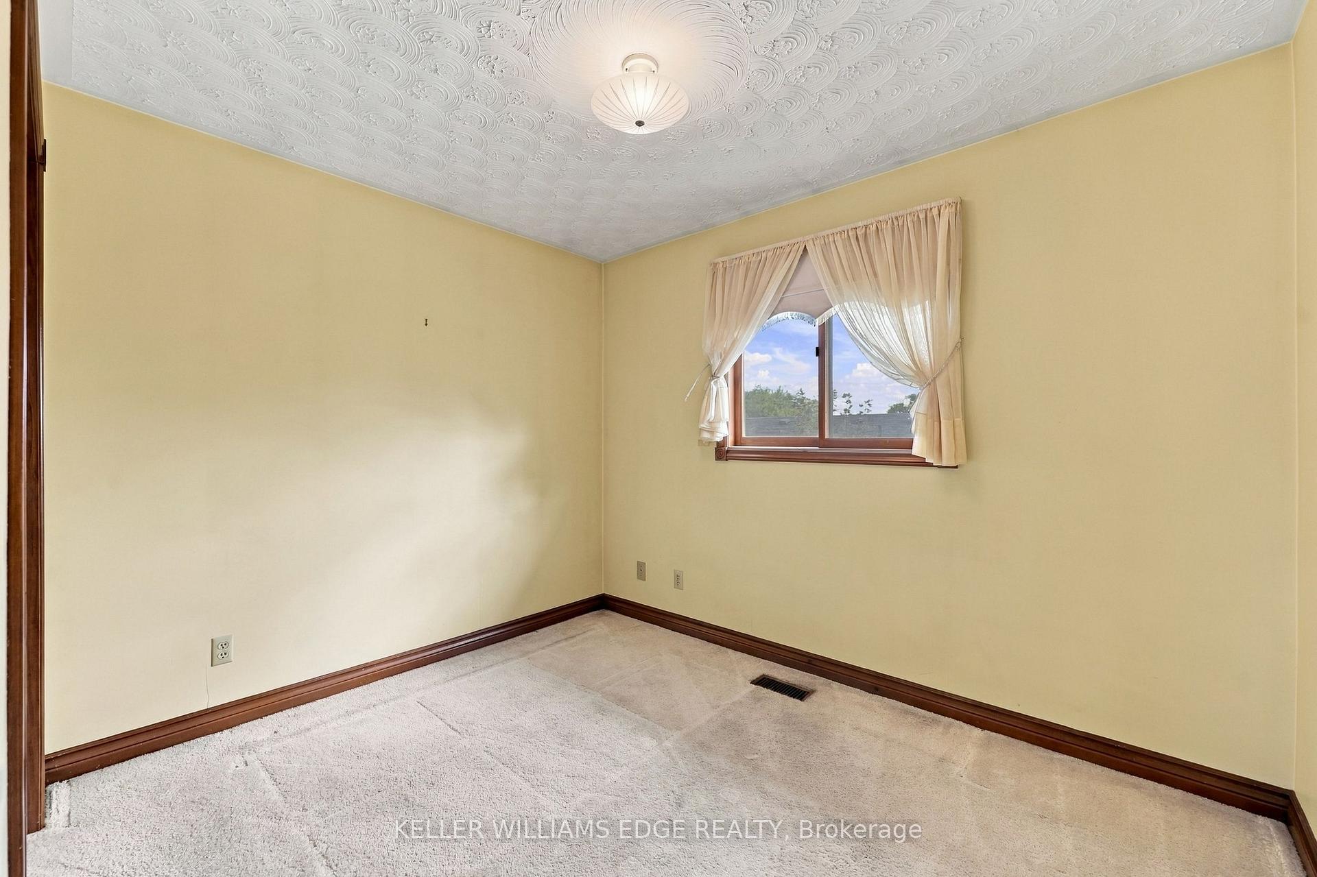 Photo 12 of 18 Midway Street, Hamilton, Stoney Creek — HOMEH