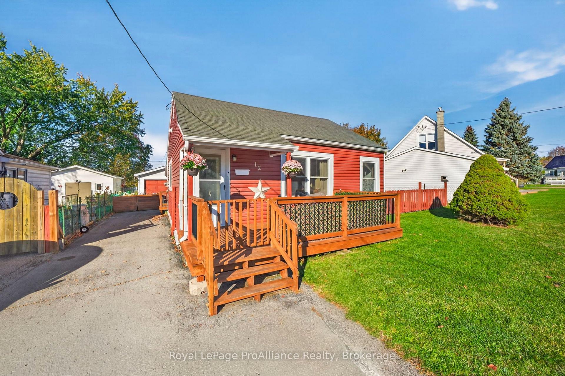 Photo 3 of 12 Kerr Crescent, Quinte West, Trenton Ward — HOMEH