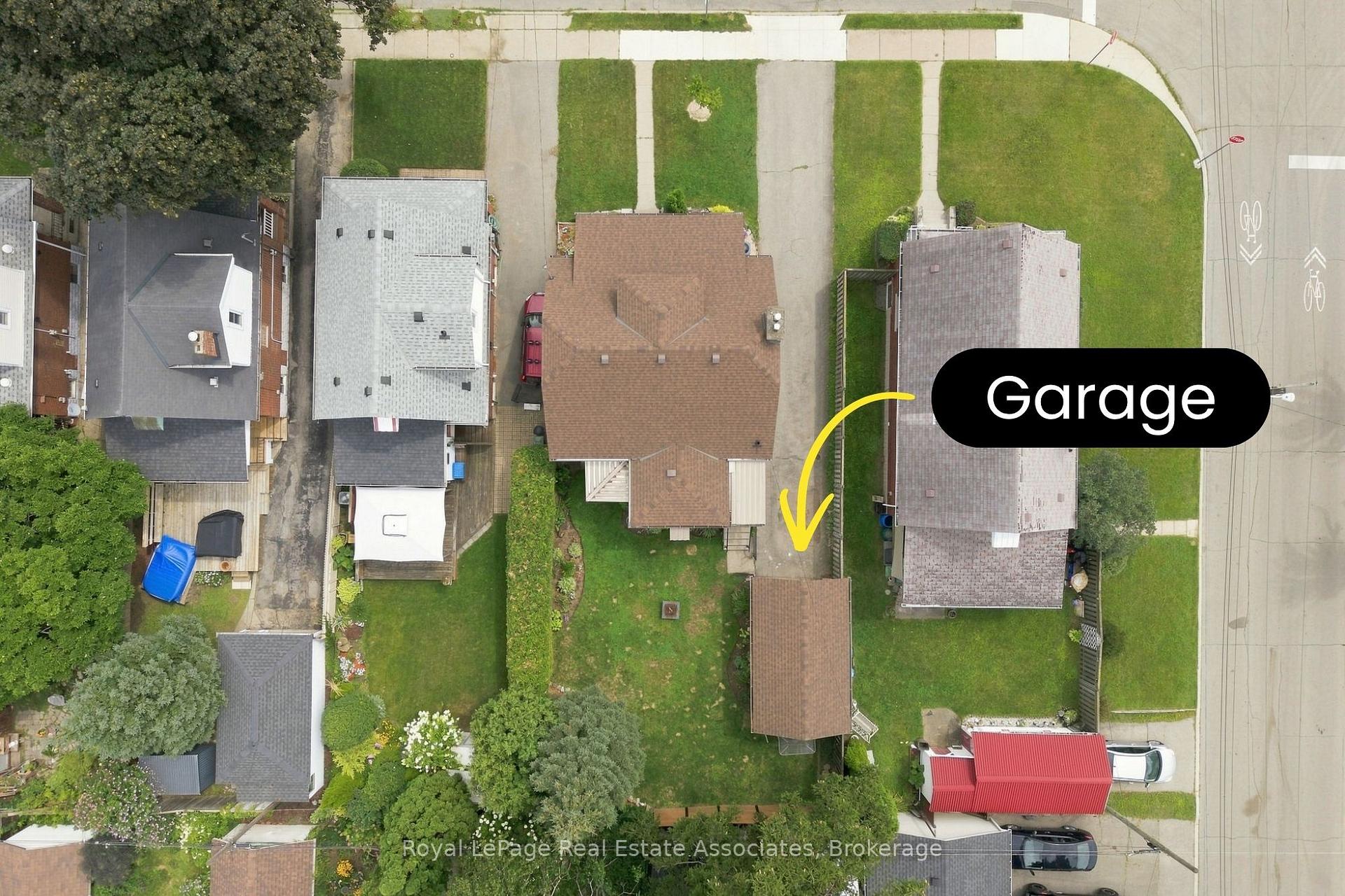 Photo 2 of 96 Huxley Avenue S, Hamilton, Delta — HOMEH