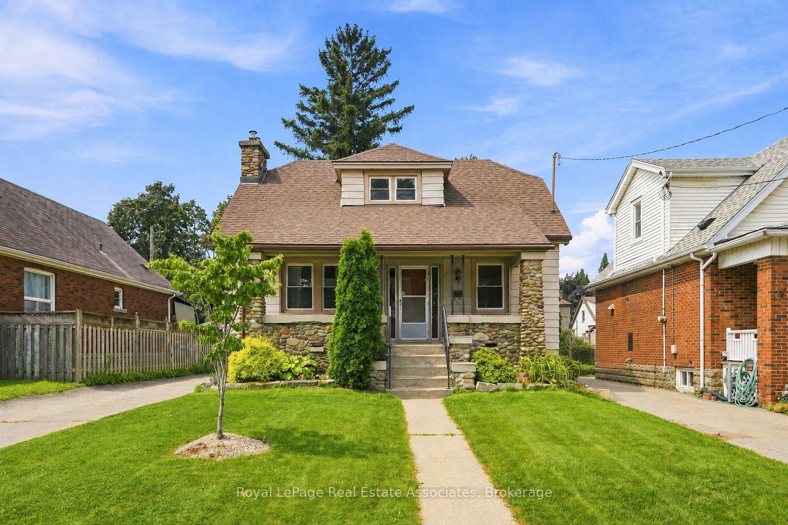 Photo 3 of 96 Huxley Avenue S, Hamilton, Delta — HOMEH