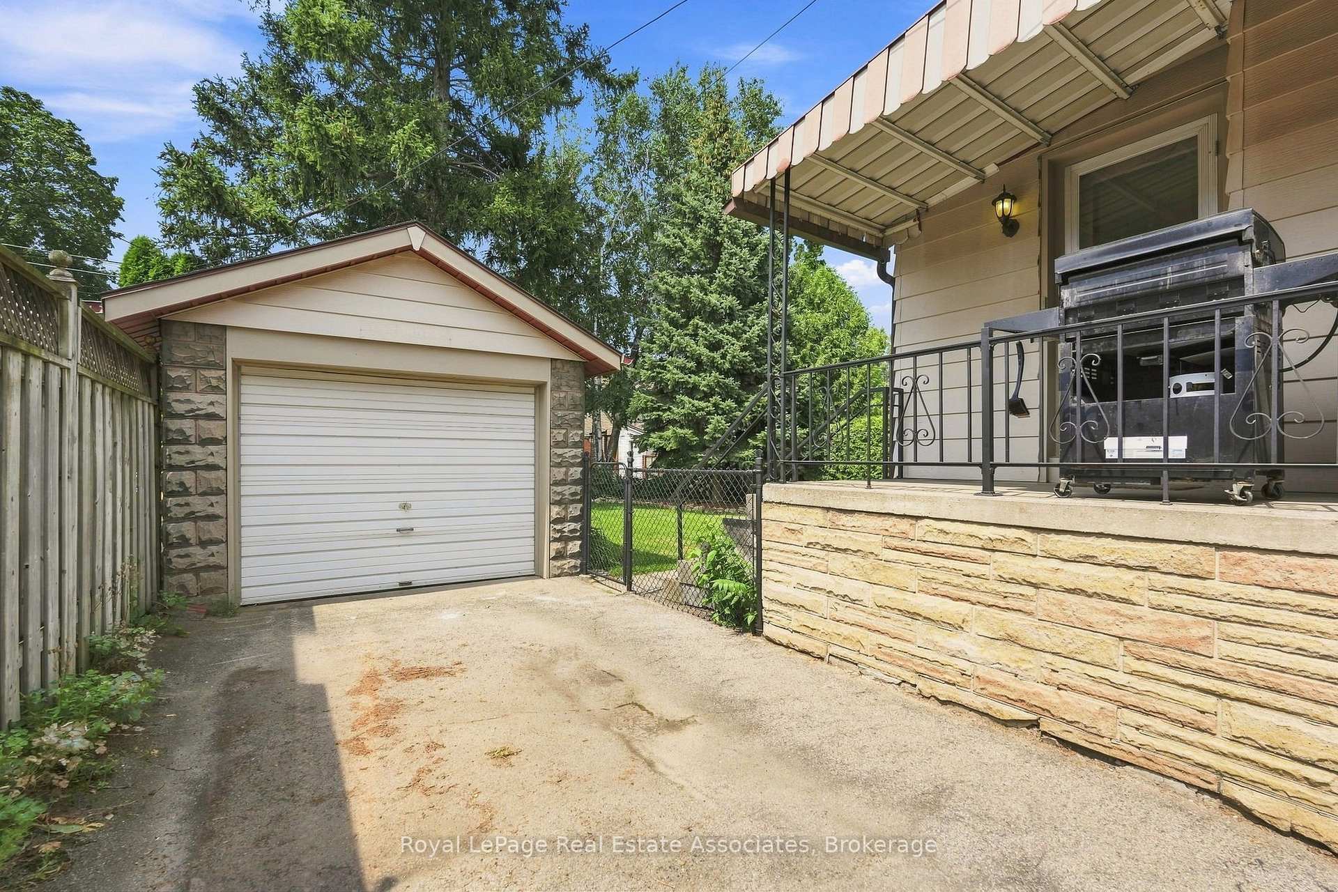 Photo 5 of 96 Huxley Avenue S, Hamilton, Delta — HOMEH