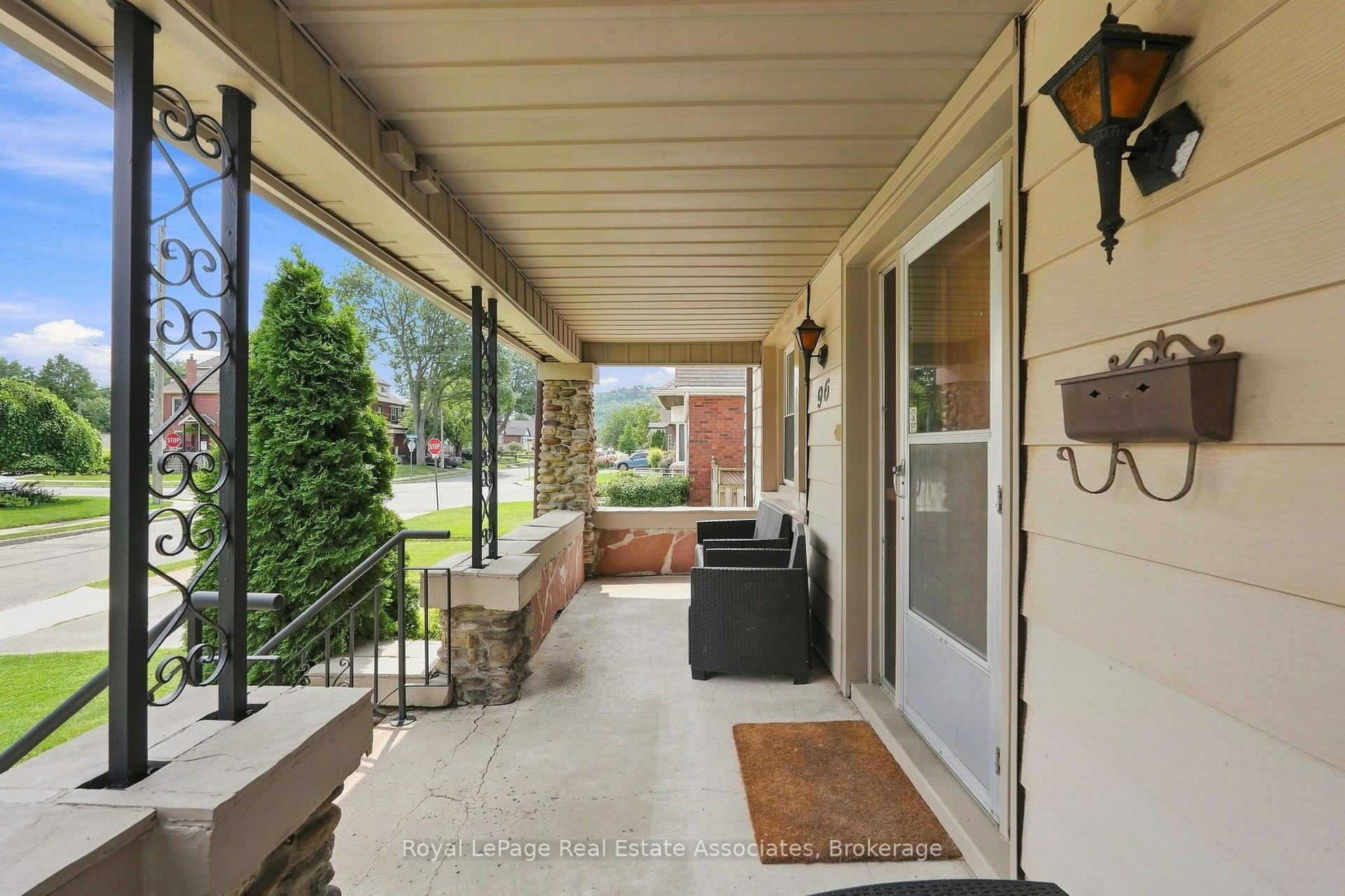 Photo 7 of 96 Huxley Avenue S, Hamilton, Delta — HOMEH