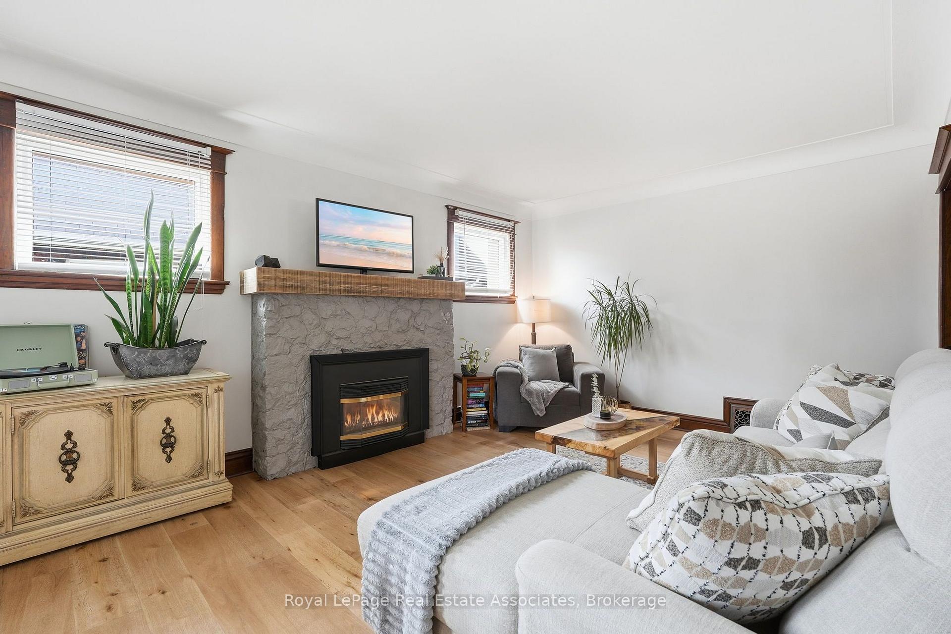 Photo 12 of 96 Huxley Avenue S, Hamilton, Delta — HOMEH