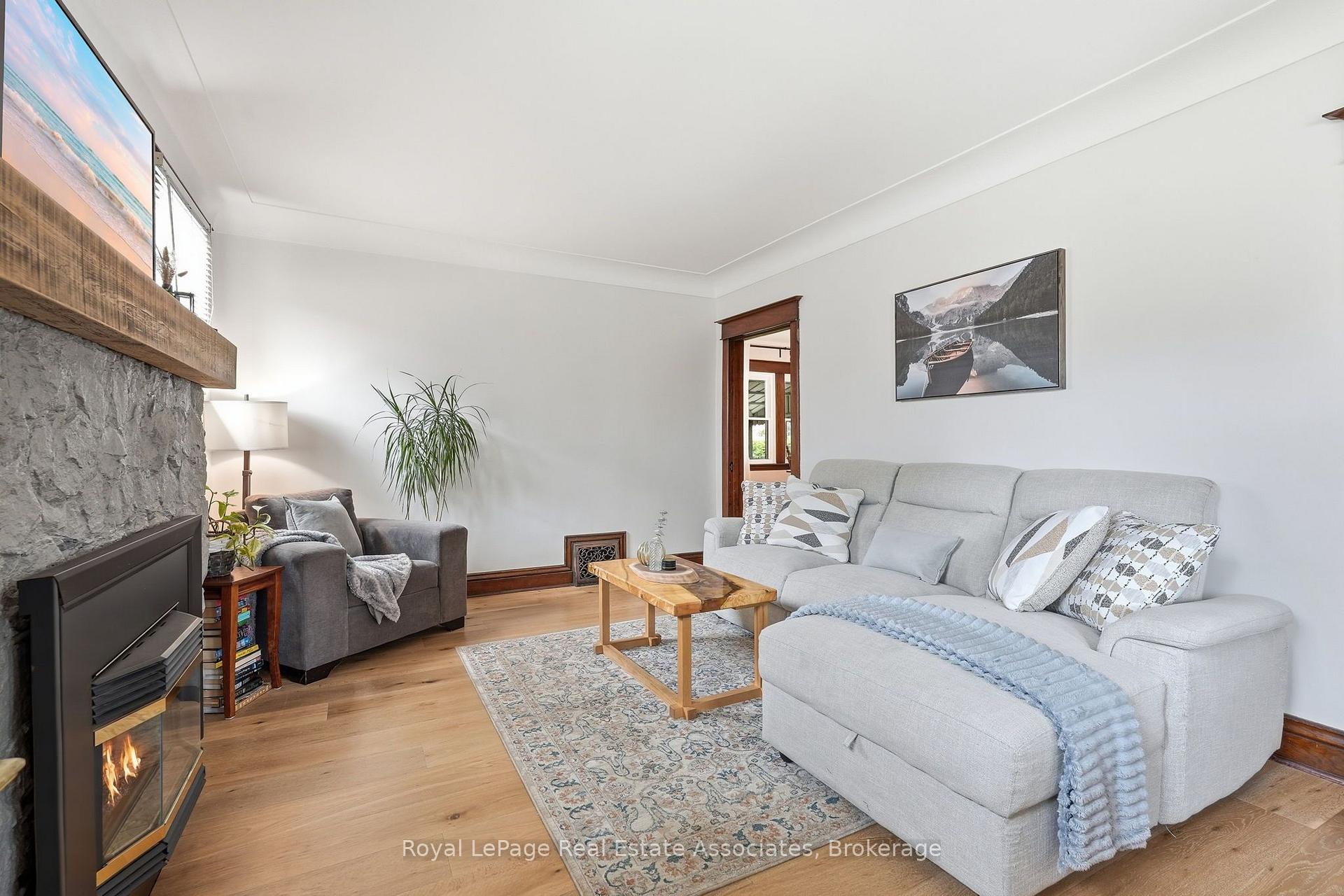 Photo 13 of 96 Huxley Avenue S, Hamilton, Delta — HOMEH