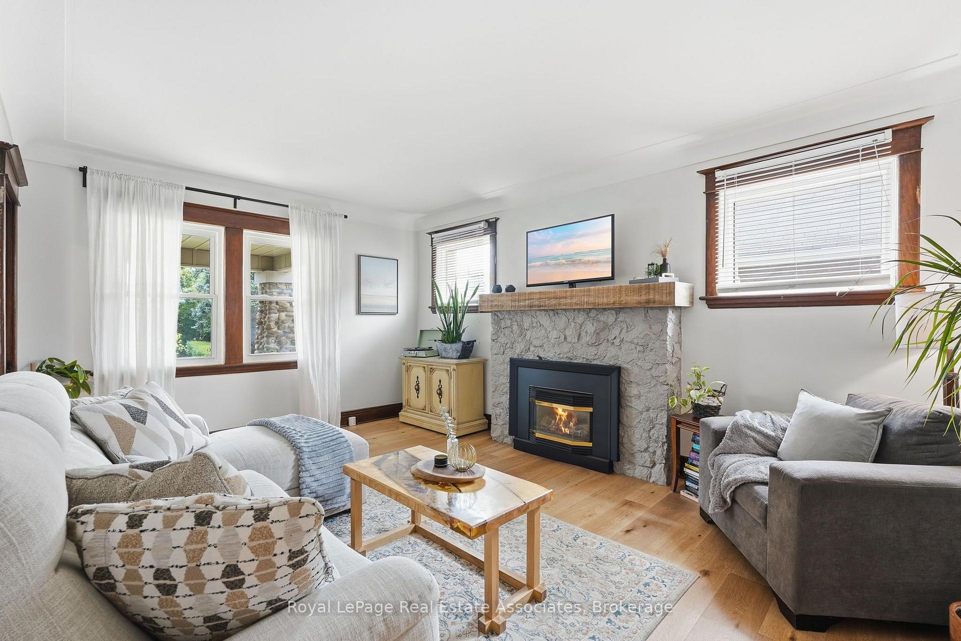 Photo 14 of 96 Huxley Avenue S, Hamilton, Delta — HOMEH