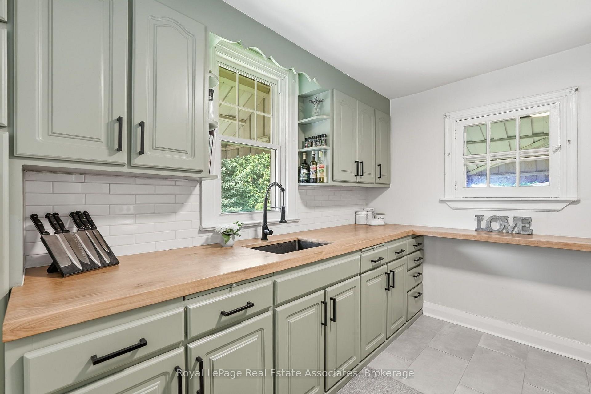 Photo 25 of 96 Huxley Avenue S, Hamilton, Delta — HOMEH