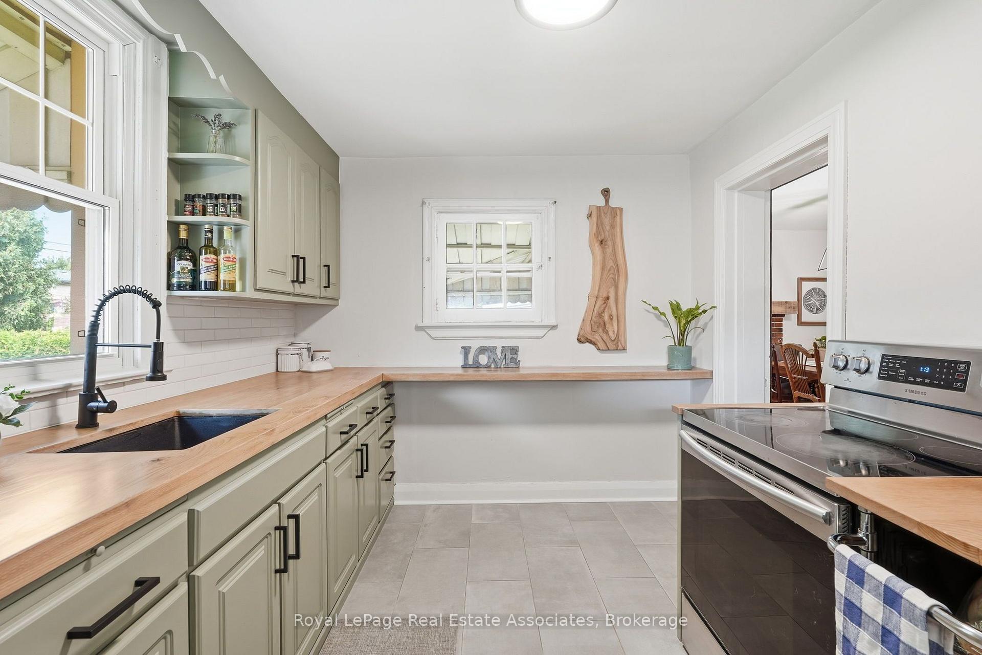 Photo 26 of 96 Huxley Avenue S, Hamilton, Delta — HOMEH