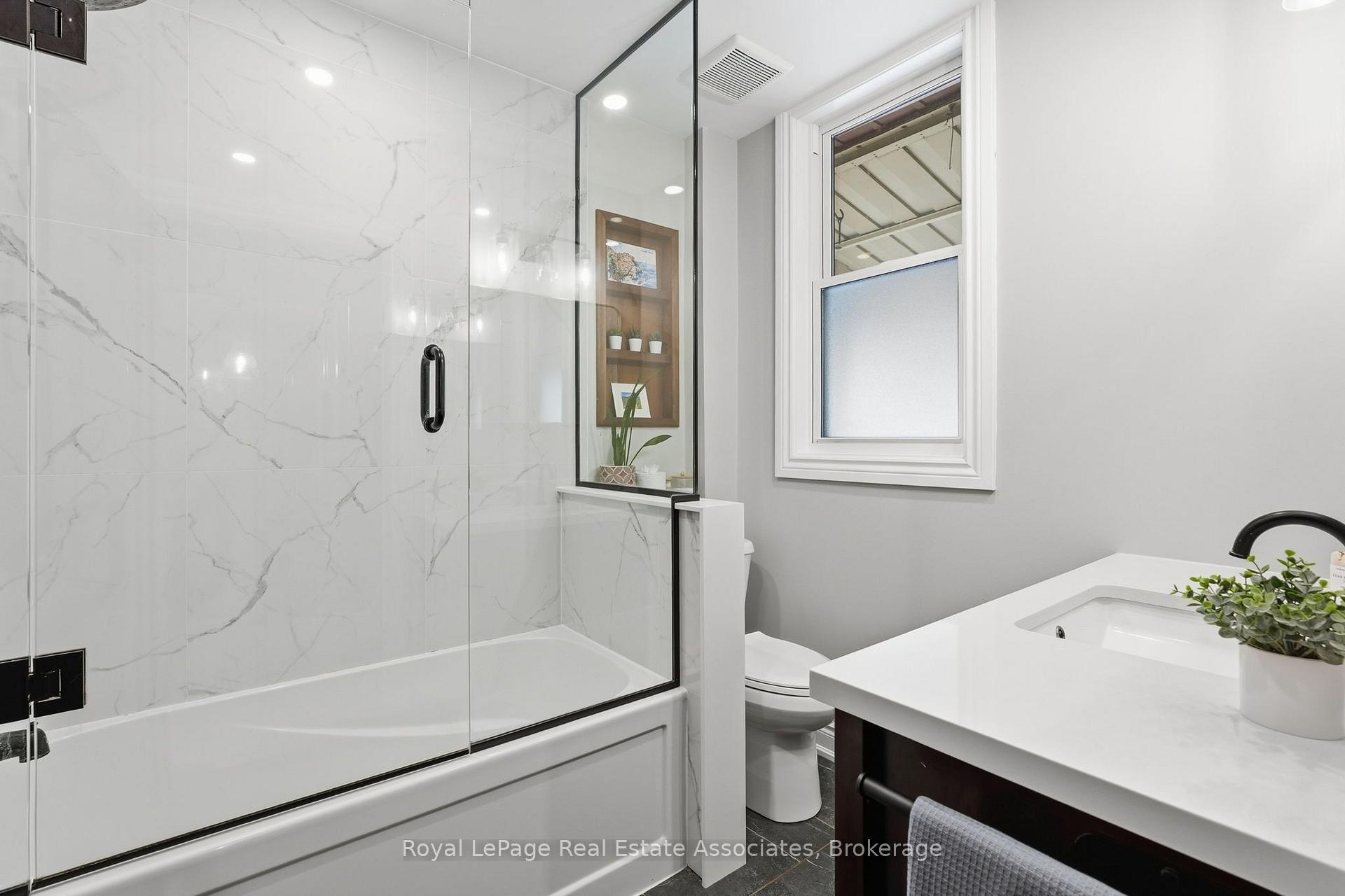 Photo 27 of 96 Huxley Avenue S, Hamilton, Delta — HOMEH