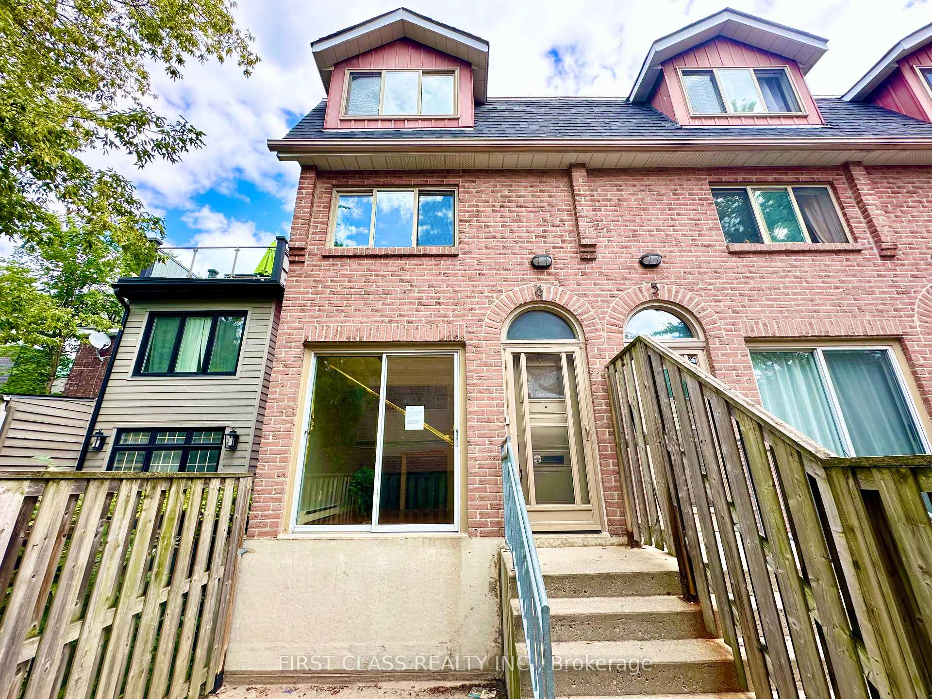 Front of Unit 6, 32 Curzon Street
