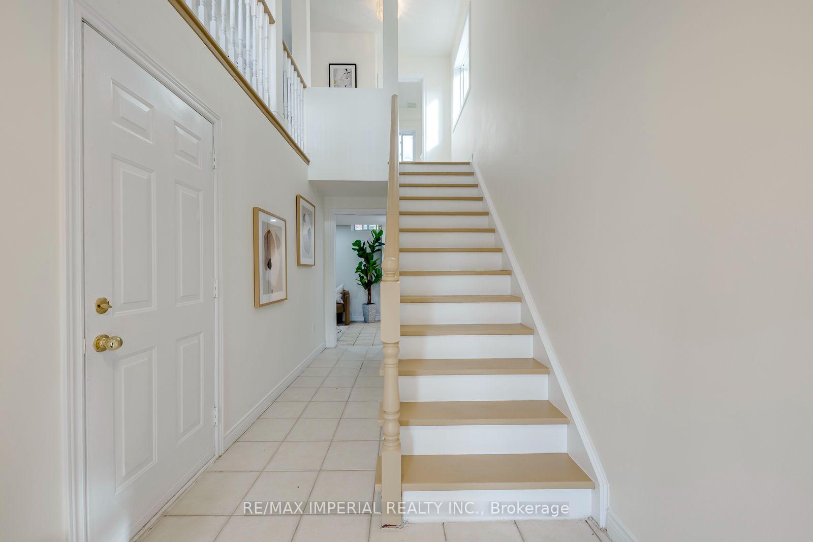 Photo 12 of 1149 Harrogate Drive, Hamilton, Ancaster — HOMEH