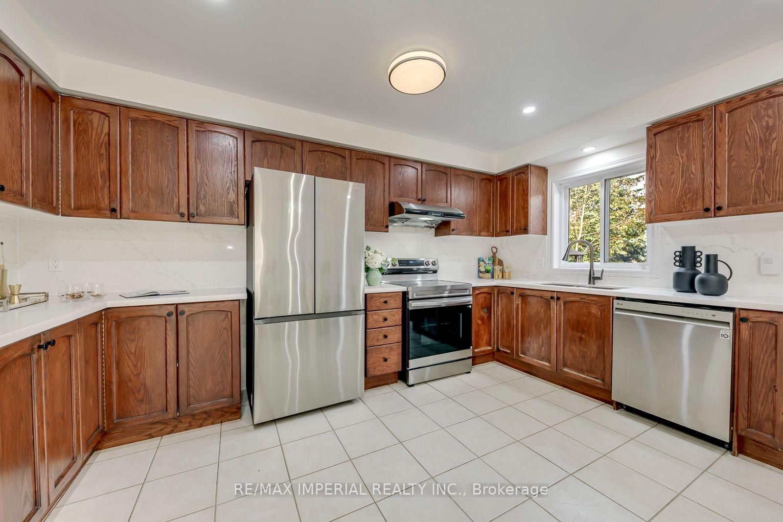 Photo 13 of 1149 Harrogate Drive, Hamilton, Ancaster — HOMEH