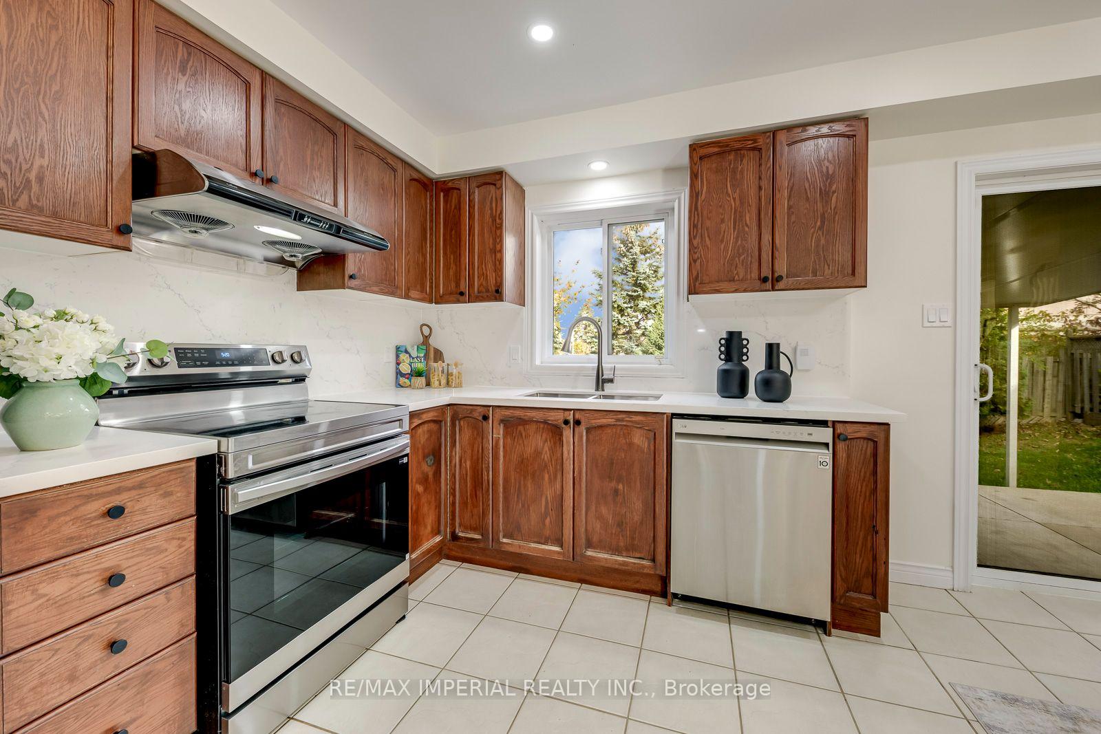 Photo 14 of 1149 Harrogate Drive, Hamilton, Ancaster — HOMEH