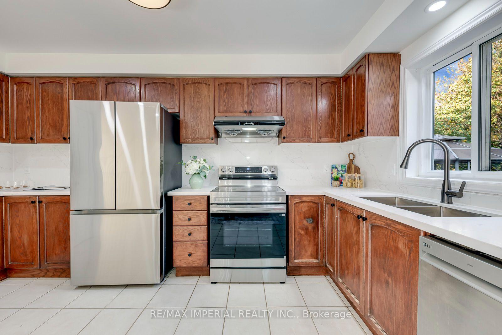 Photo 15 of 1149 Harrogate Drive, Hamilton, Ancaster — HOMEH