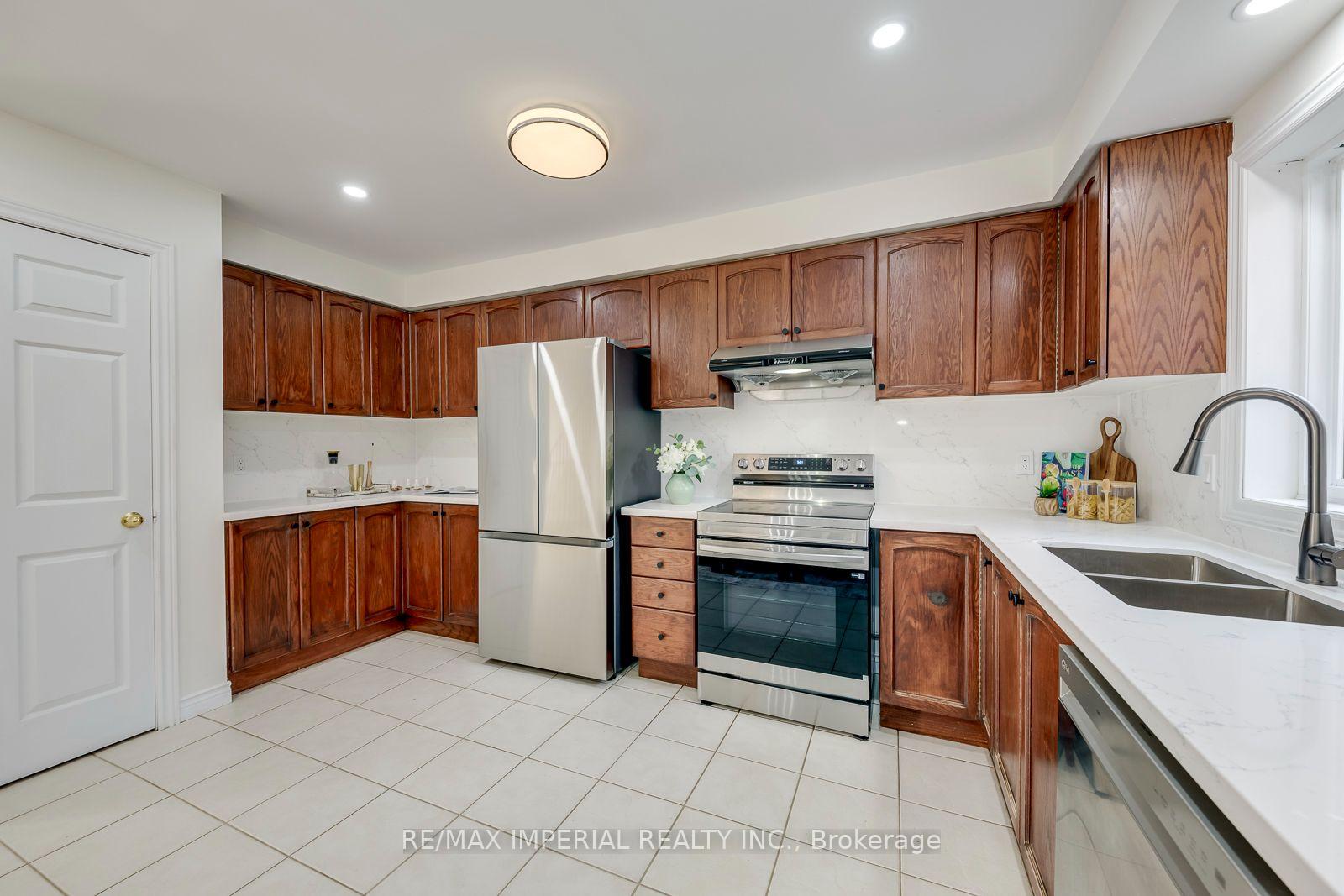 Photo 16 of 1149 Harrogate Drive, Hamilton, Ancaster — HOMEH